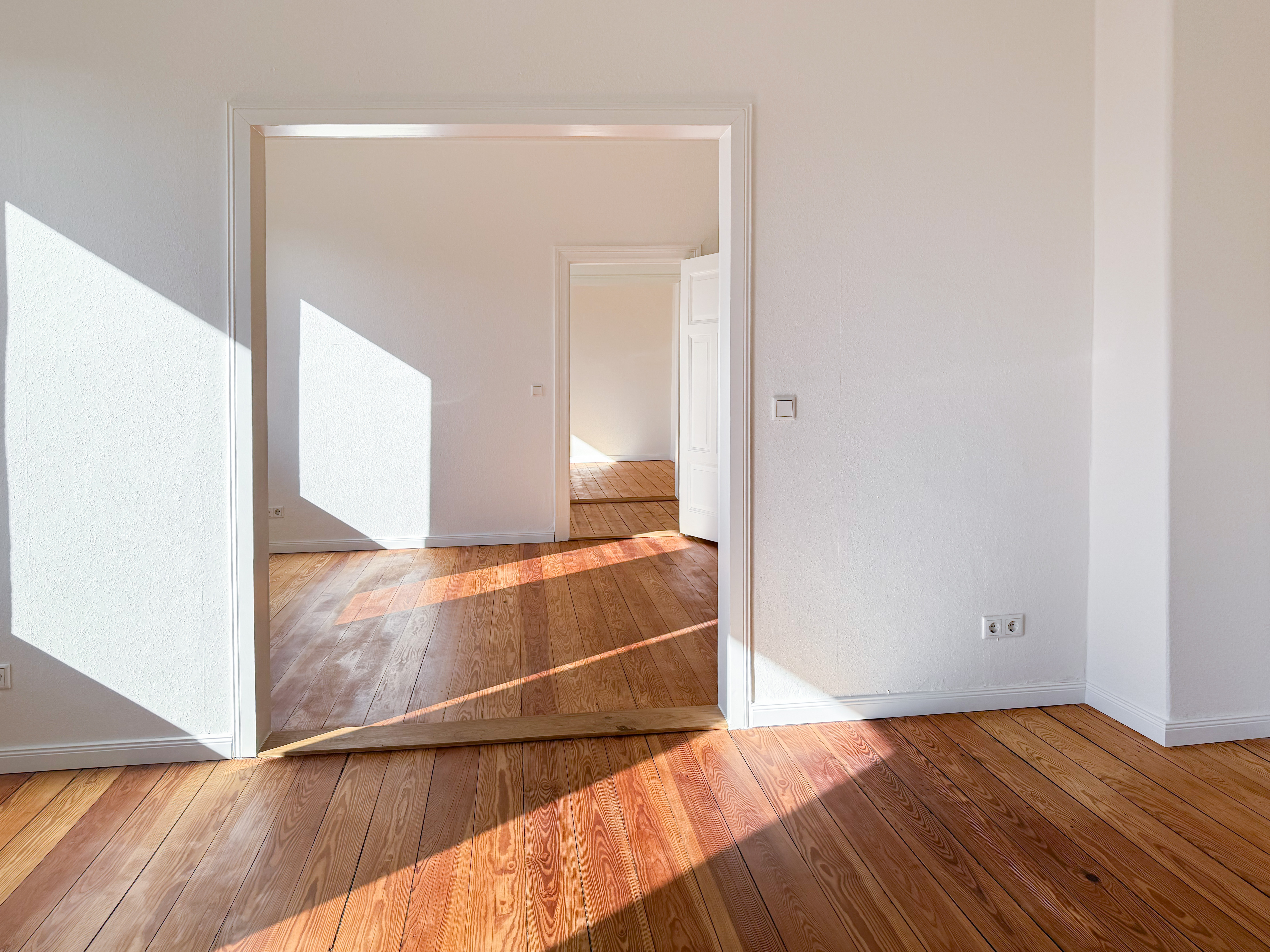 Lichtdurchflutete 4,5-Zimmer-Wohnung | Hochwertig kernsaniert | Echtholzböden | Massivholzküche | Walk-In Dusche  - WG geeignet