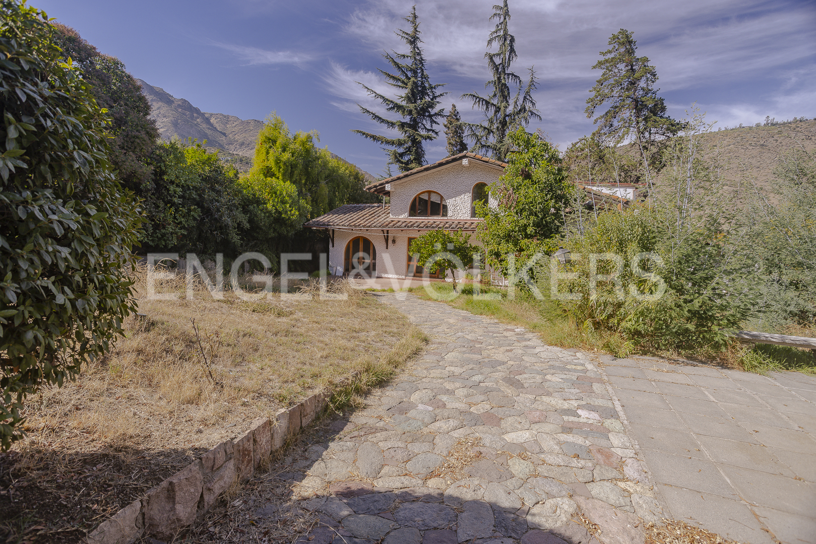 Casa en sitio plano en El Arrayán con potencial de desarrollo