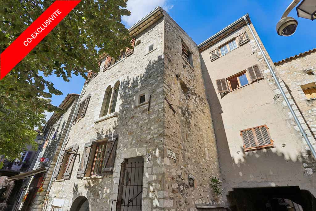 Spacious village house with a 13th-century window in Vence’s historic center