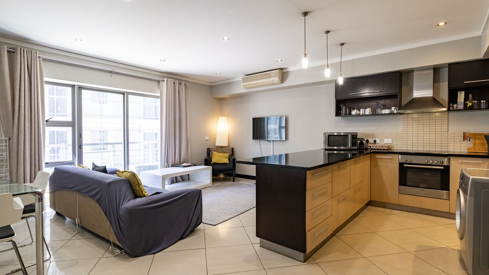 Spacious One bed at the Icon.