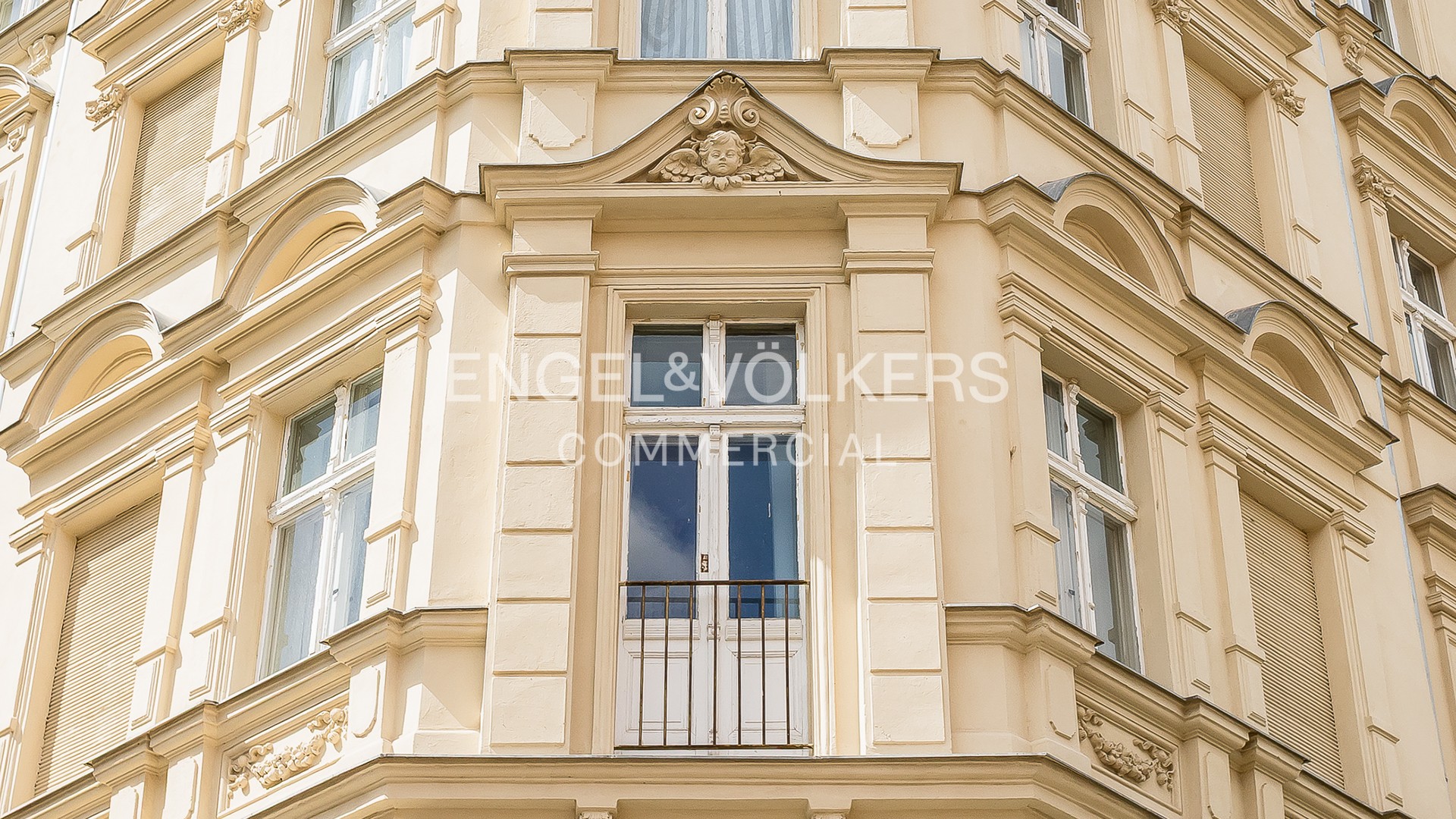 A prestigious, listed residential and commercial building in the Kaskelkiez neighbourhood