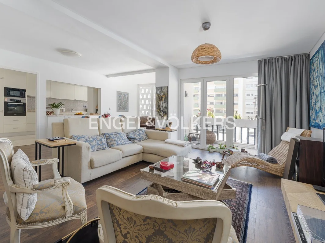 Lovely 3-Bedroom Apartment with Garage in Alvalade