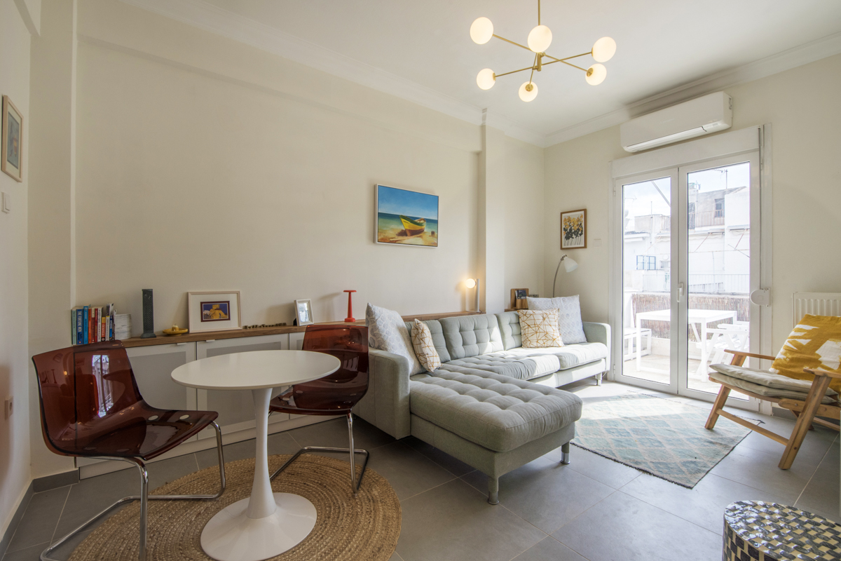 Renovated 2-bed apartment minutes to Syntagma and the Acropolis