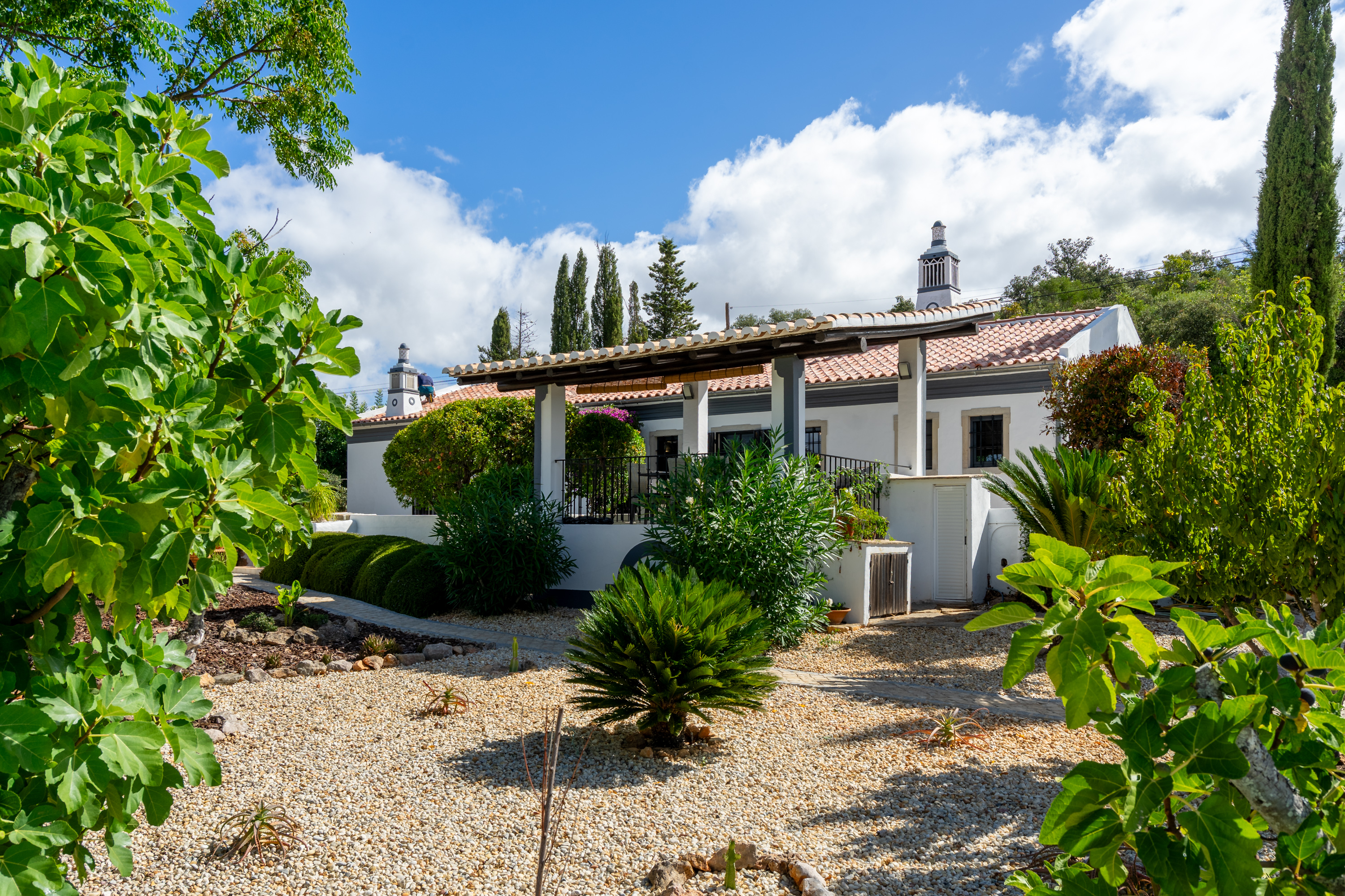 Charming Renovated Single-Storey Country House Just Minutes from the Golden Triangle