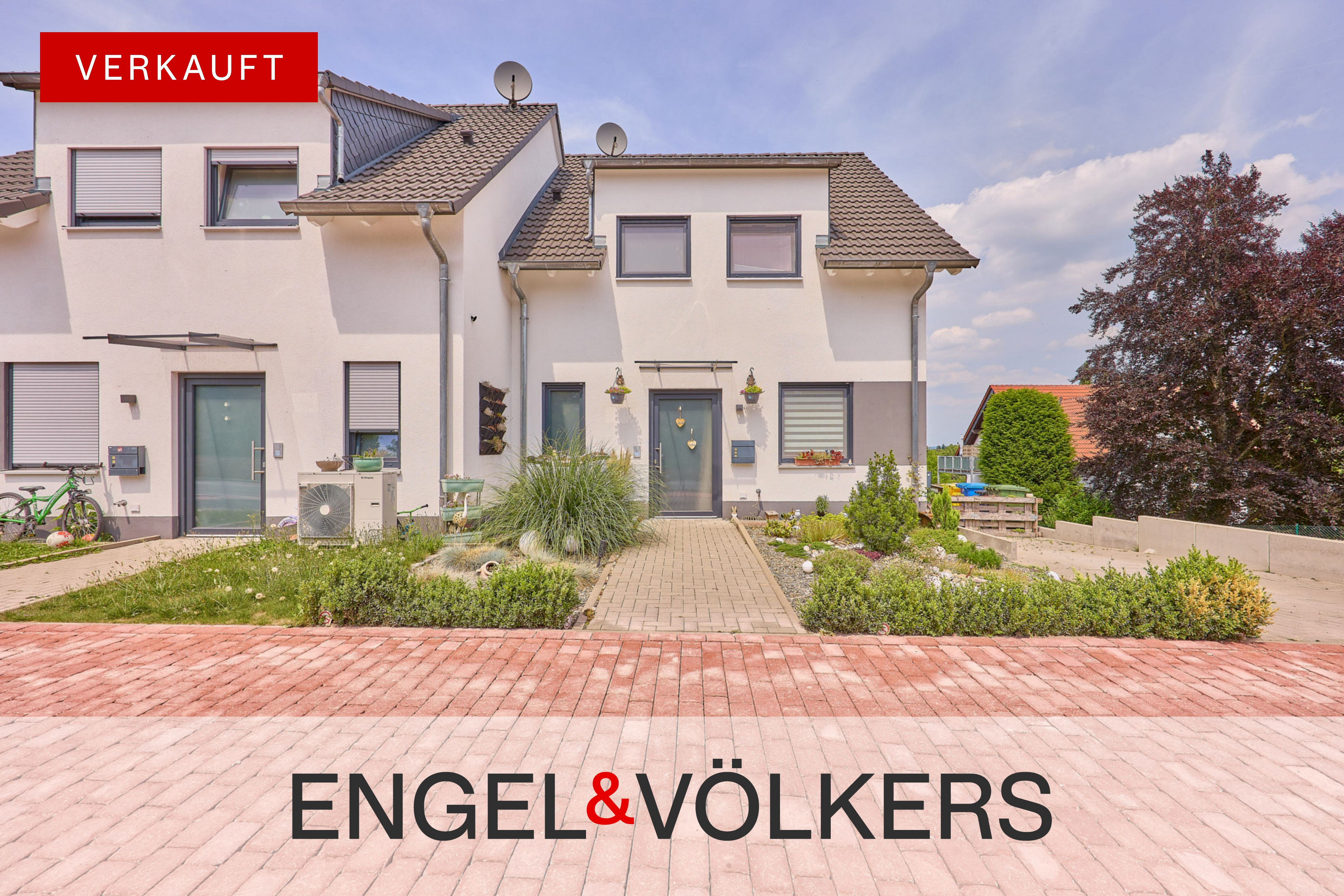 Family-friendly low-energy home with in-law suite and panoramic views