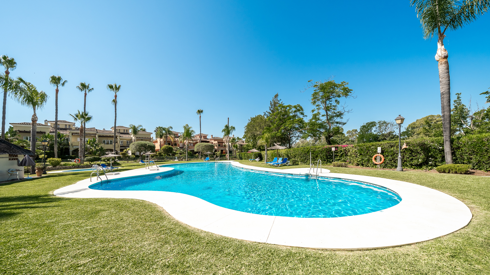 Traditional Beachside Frontline Golf Townhouse with Outstanding Terrace