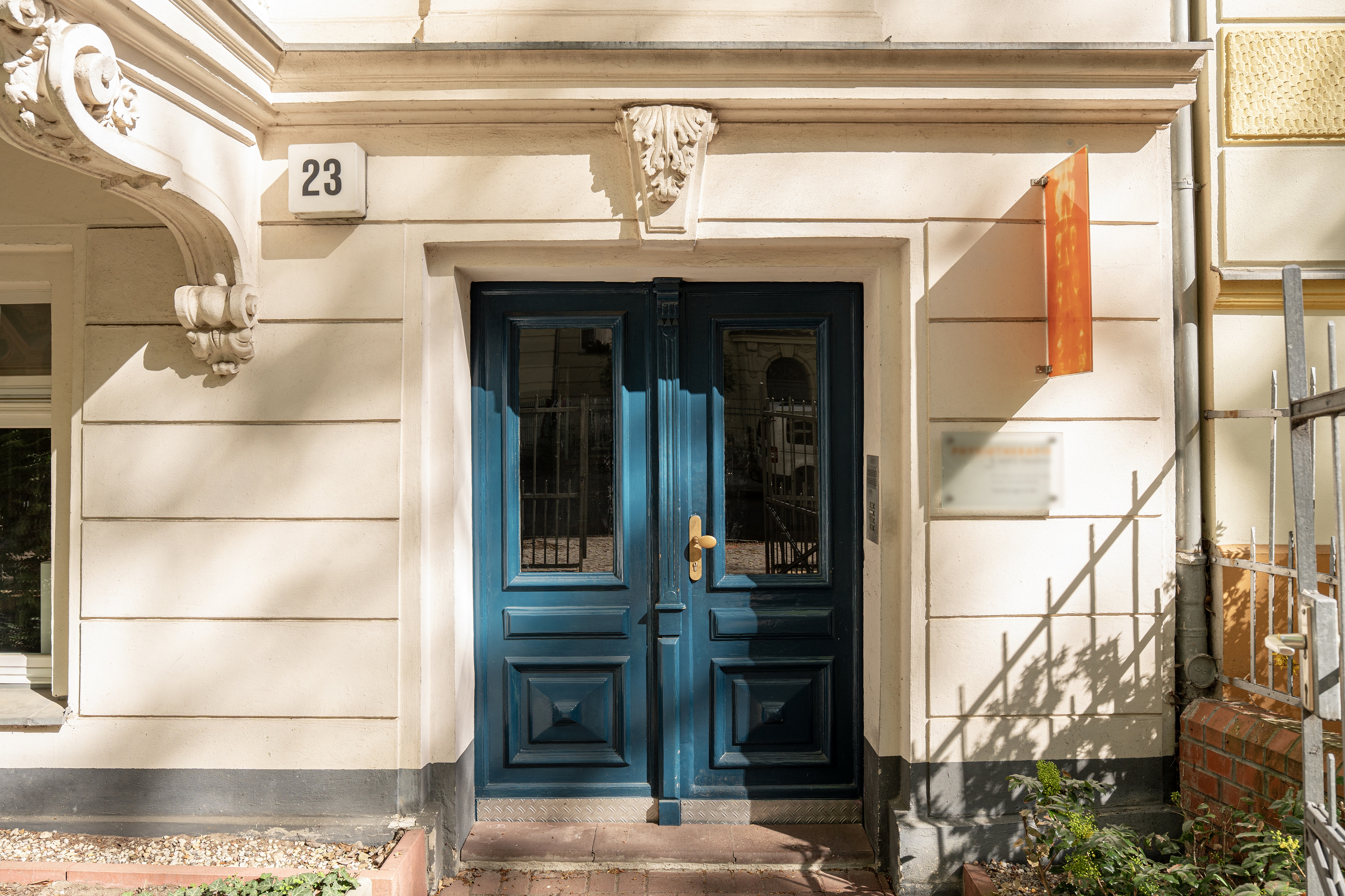 3-room period gem with sunny south-facing balcony