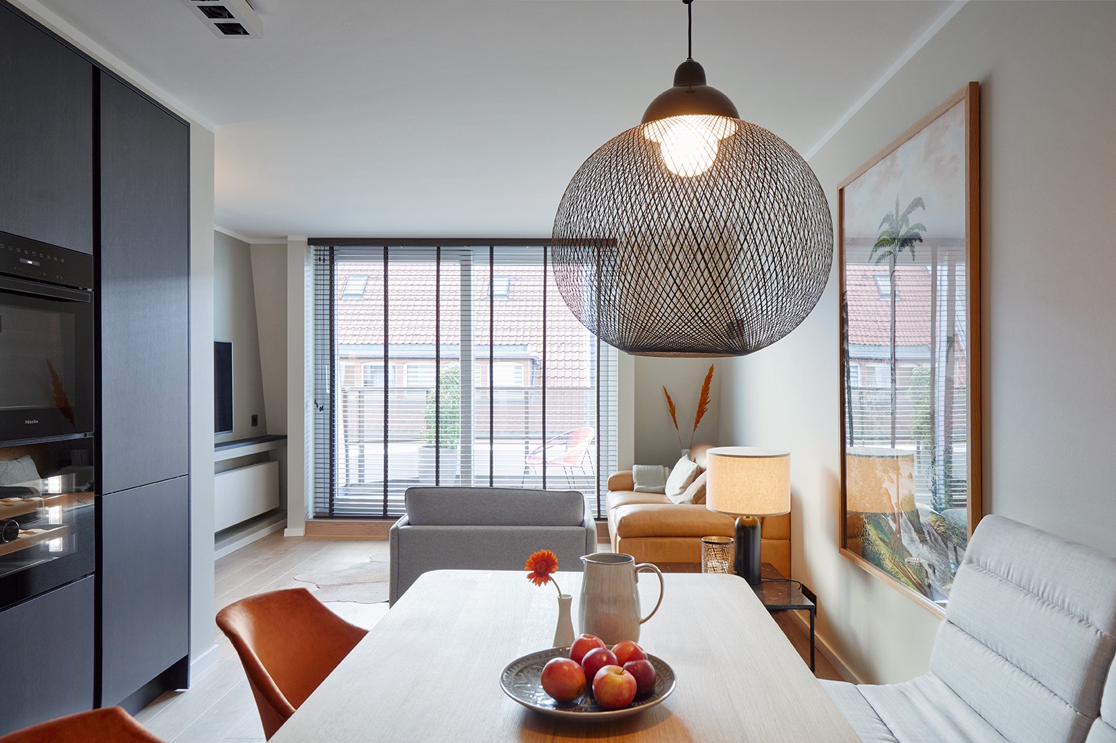 Like-new, fully furnished 1-bedroom designer apartment between Carlsplatz and Königsallee