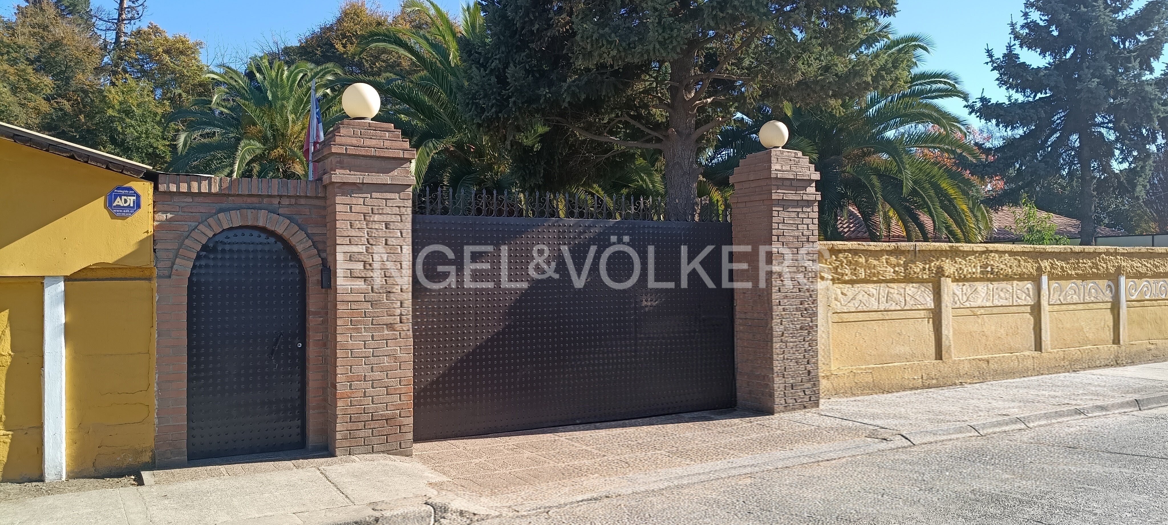 Venta de Amplio terreno y casa en Graneros