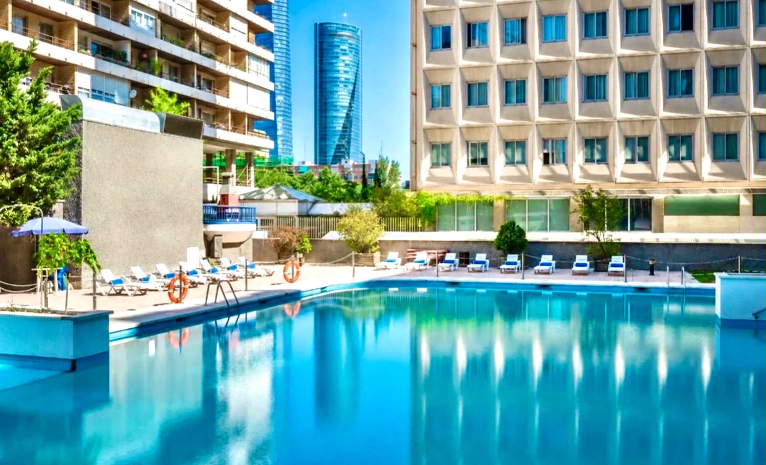 Wonderful furnished apartment, full of light, with a terrace and swimming pool