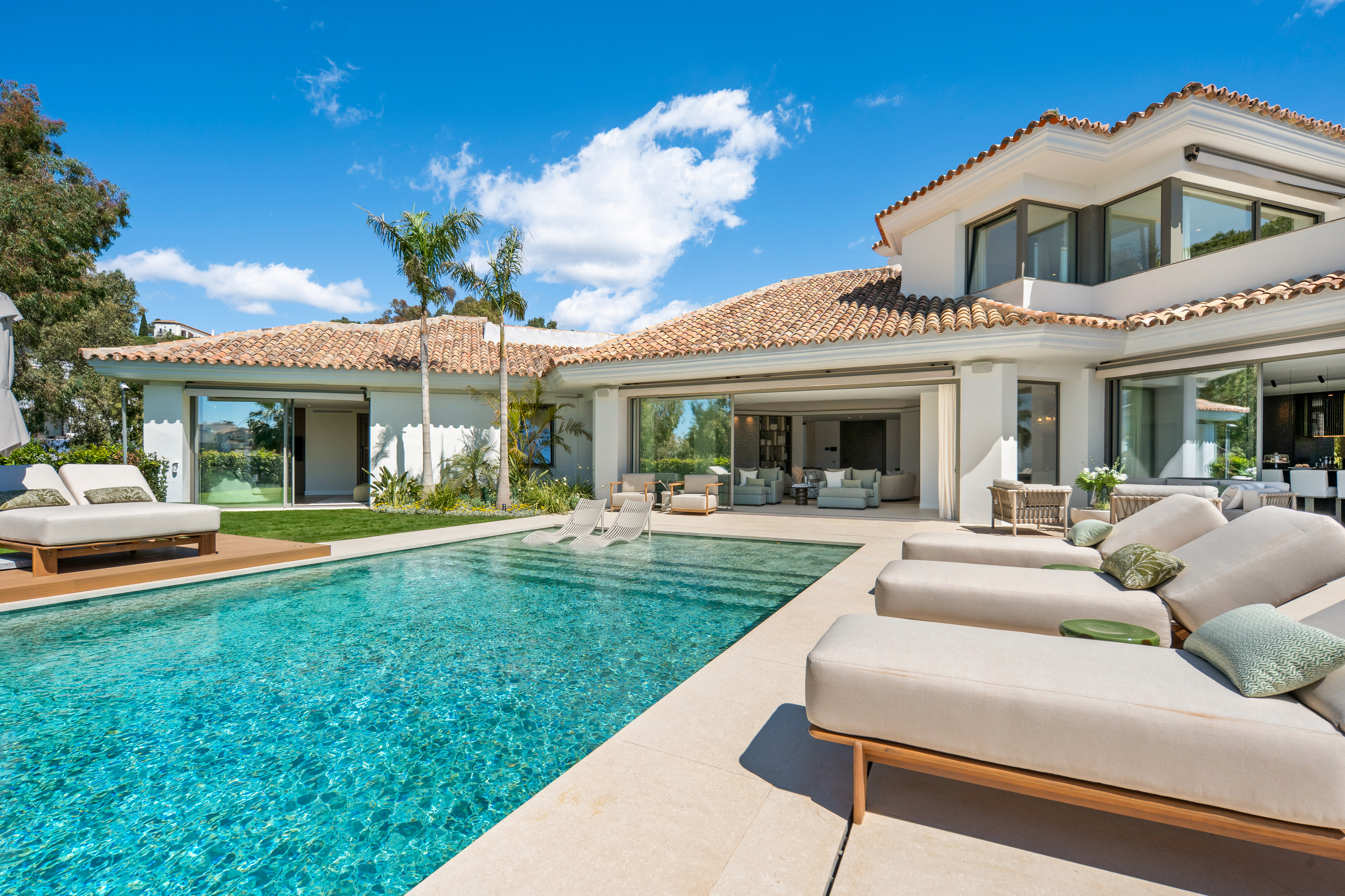 Exquisite Villa mit offenem Meerblick