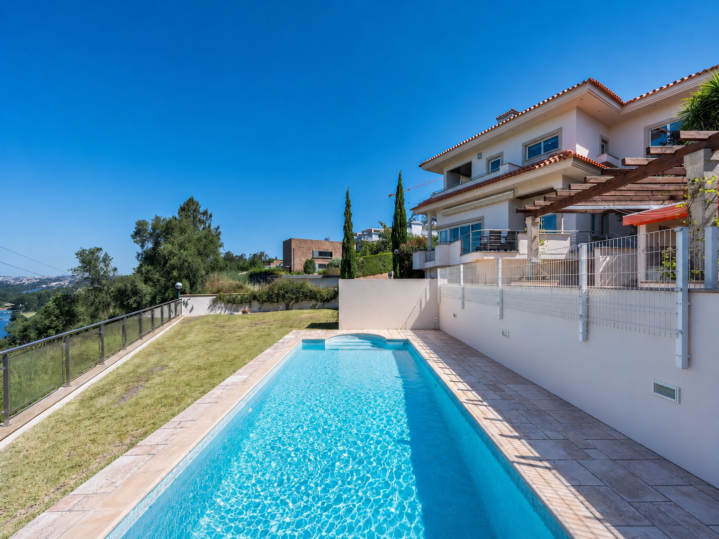 3+1 Bedroom Villa with Pool and Douro River View in Gondomar