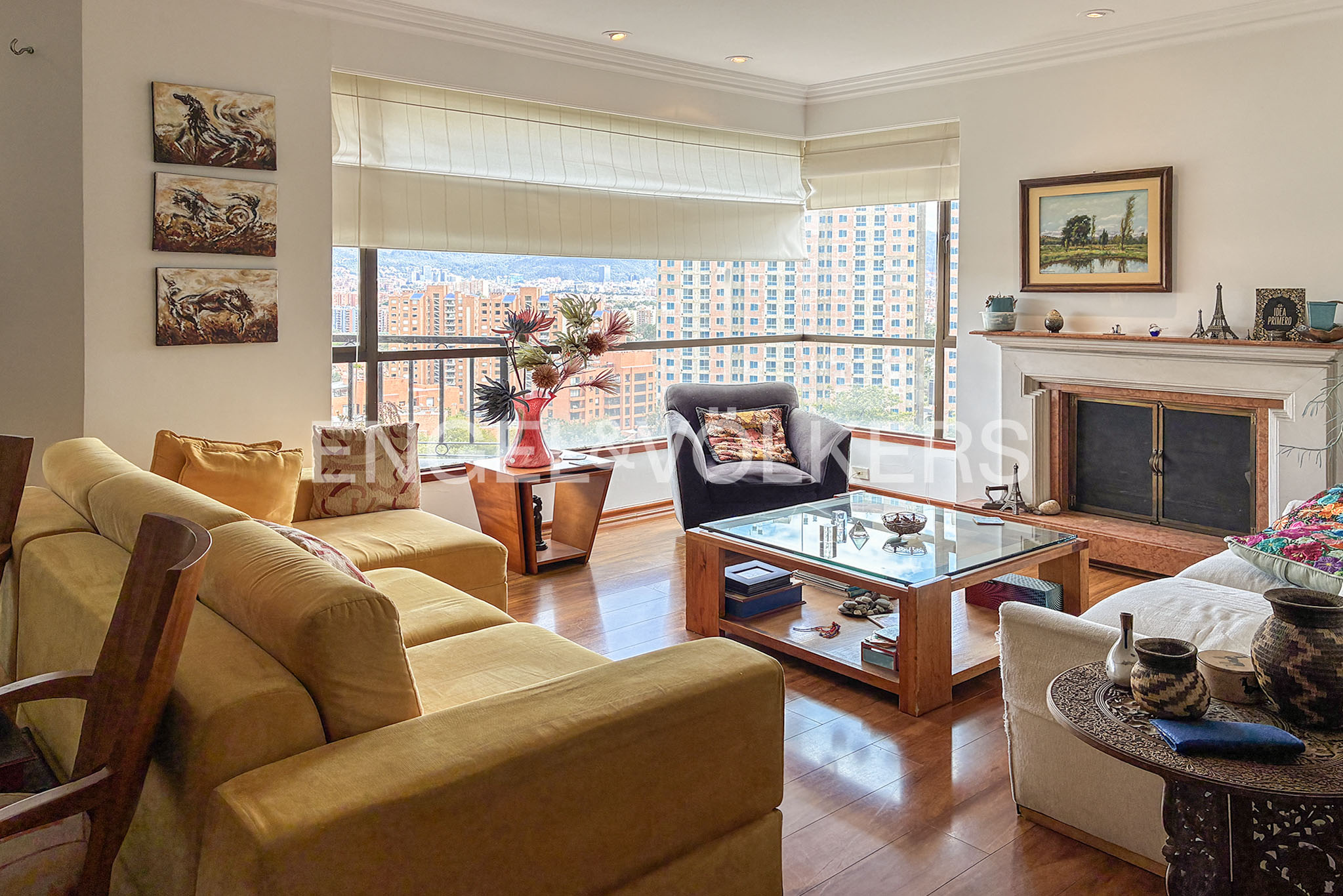 Apartamento con balcones y vista para venta en Cerros de Suba