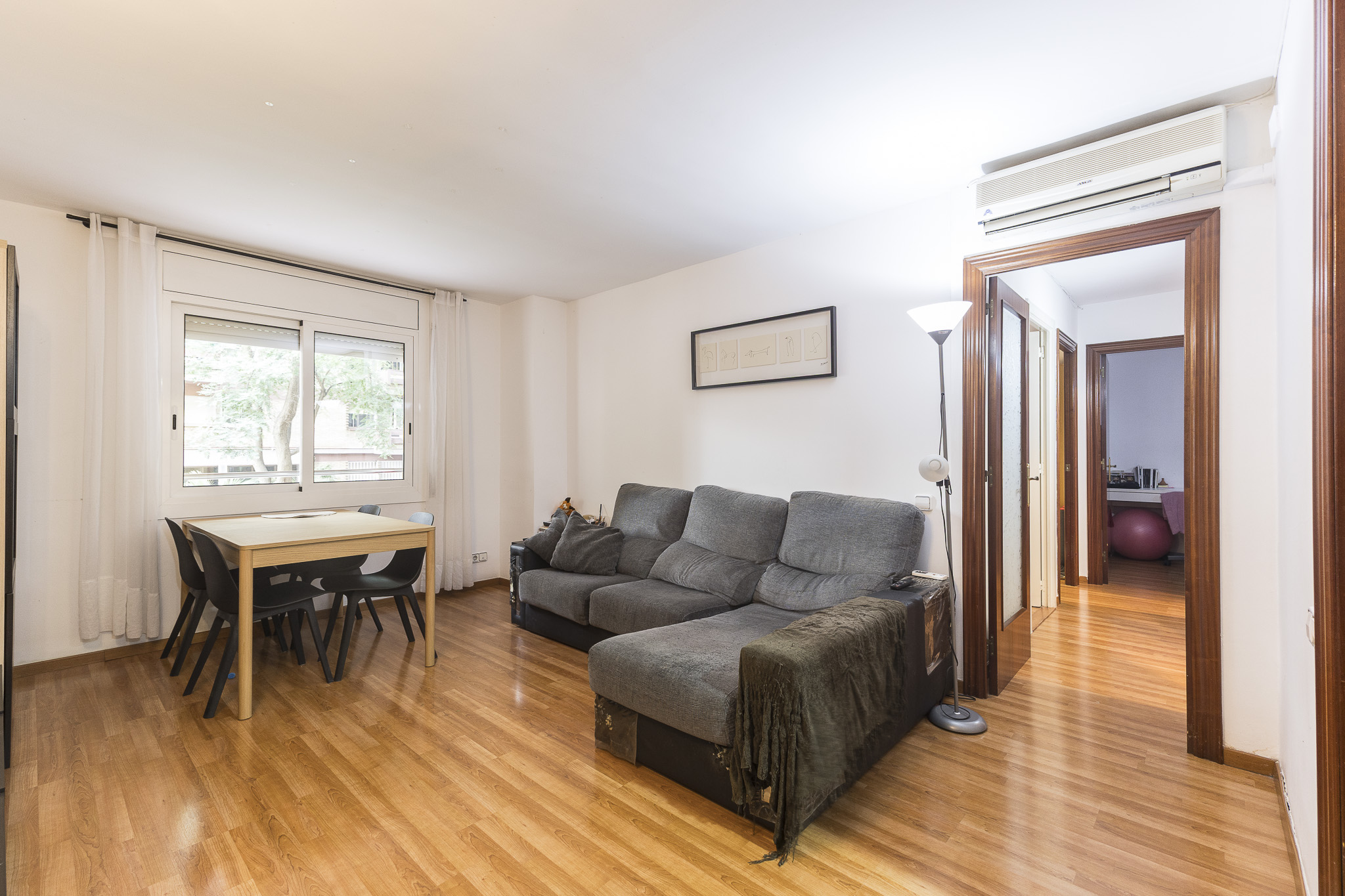 4-bedroom apartment with excellent transport links in Nou Barris.