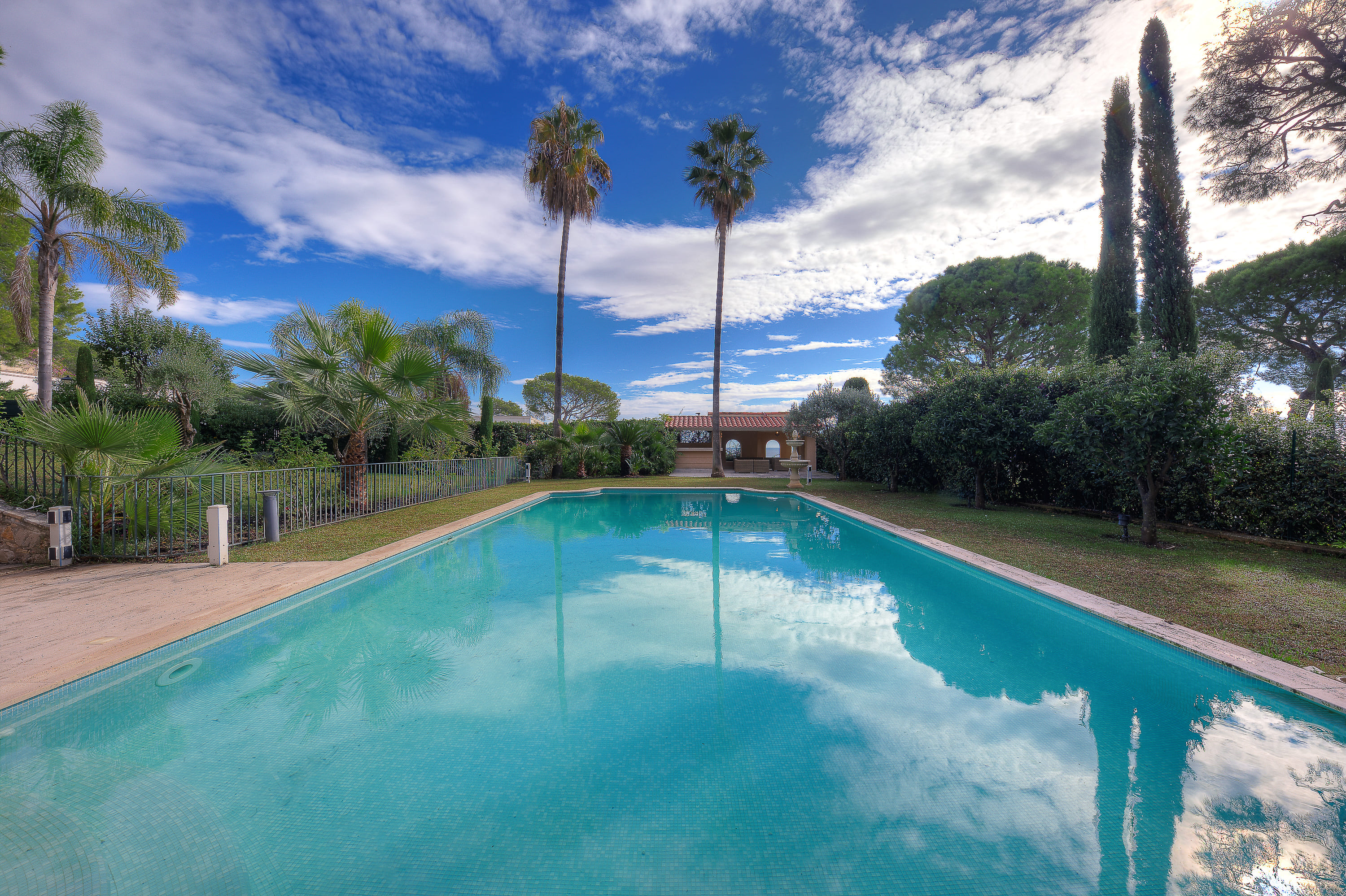 Sea view villa close to the Grand Hôtel