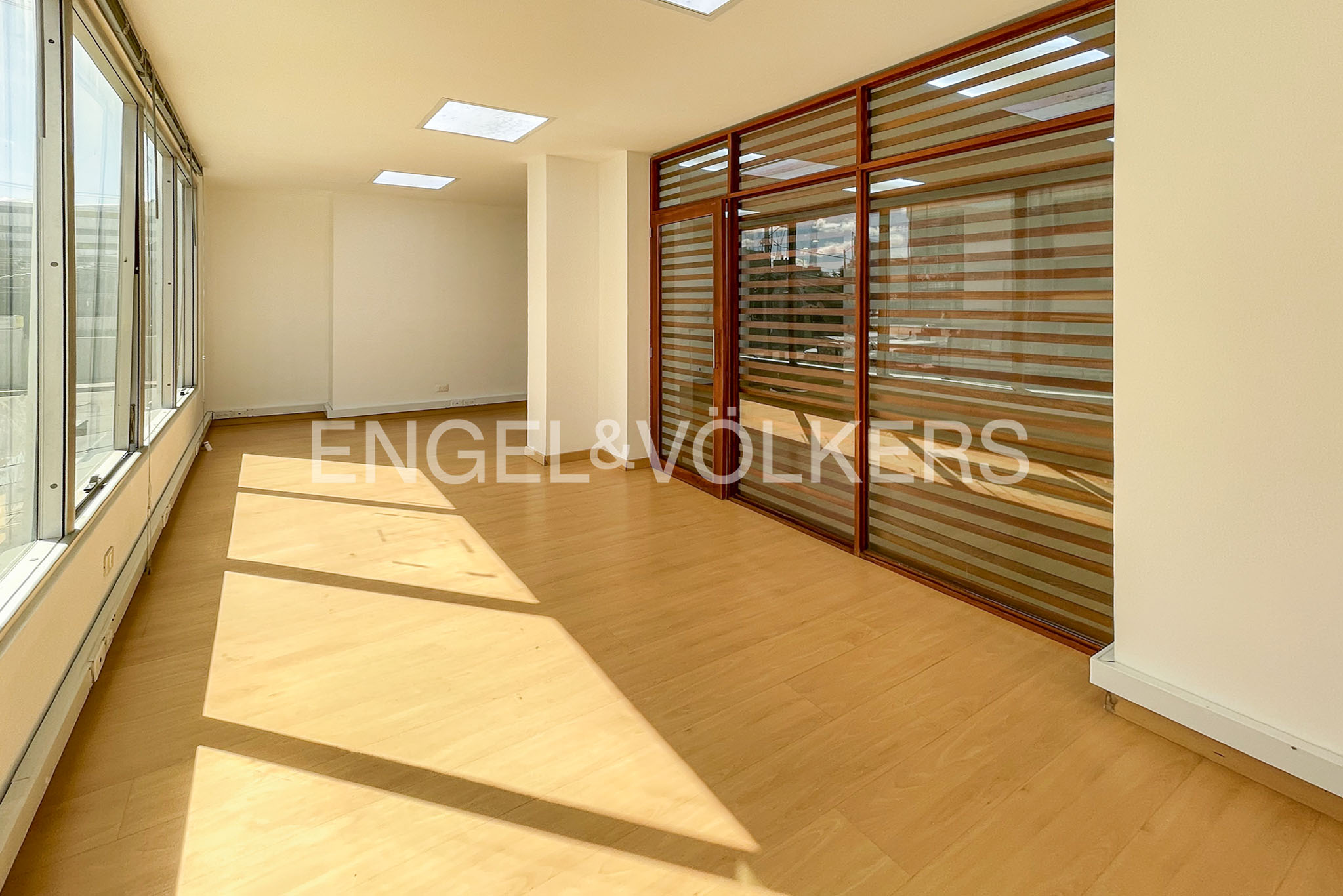Se vende oficina en Pasadena