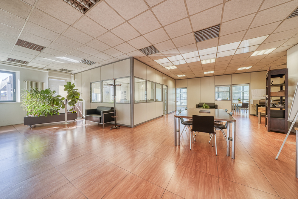 Prestigious office and showroom premises with flexible spaces and excellent visibility
