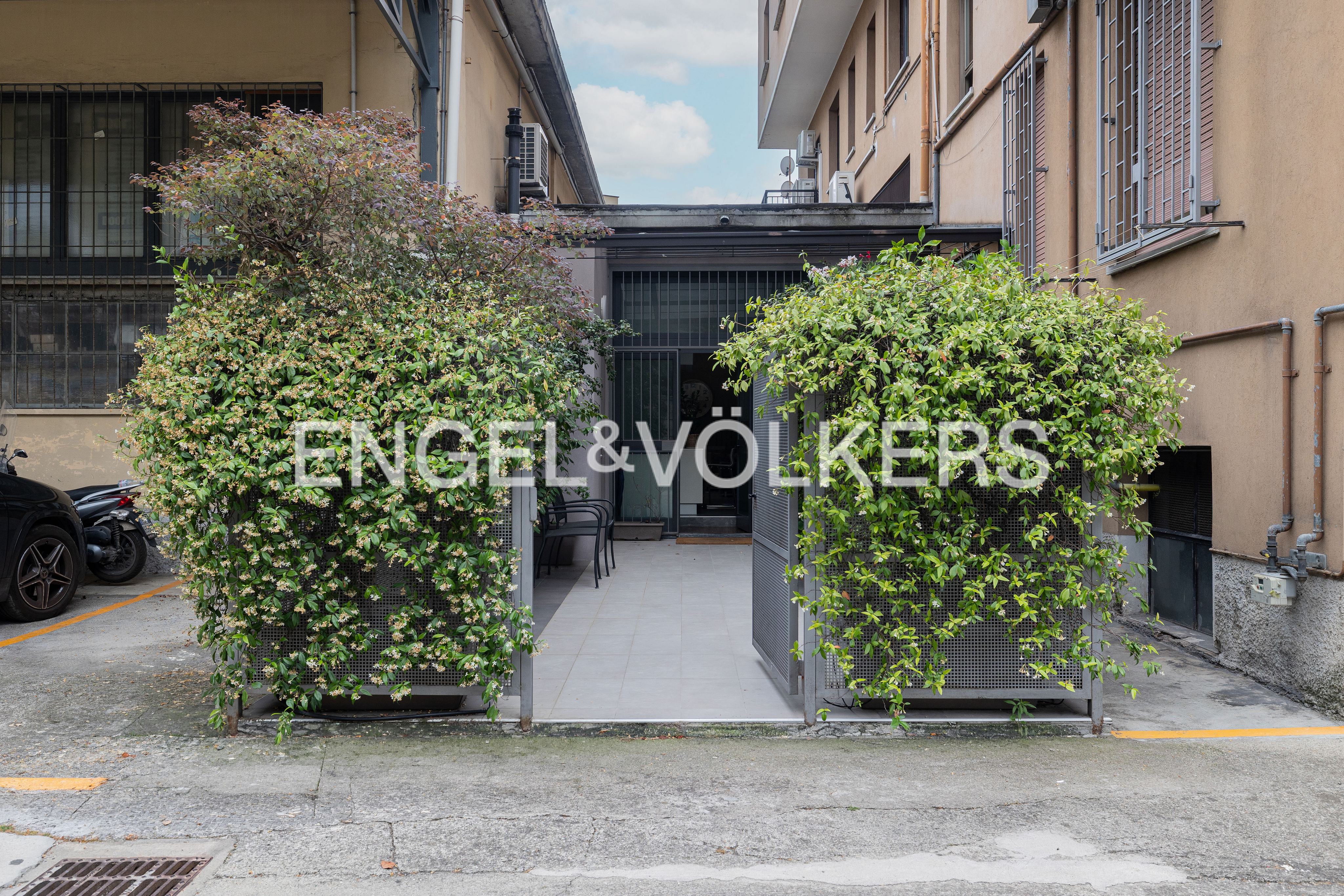 Designer loft with garden in Bitti street