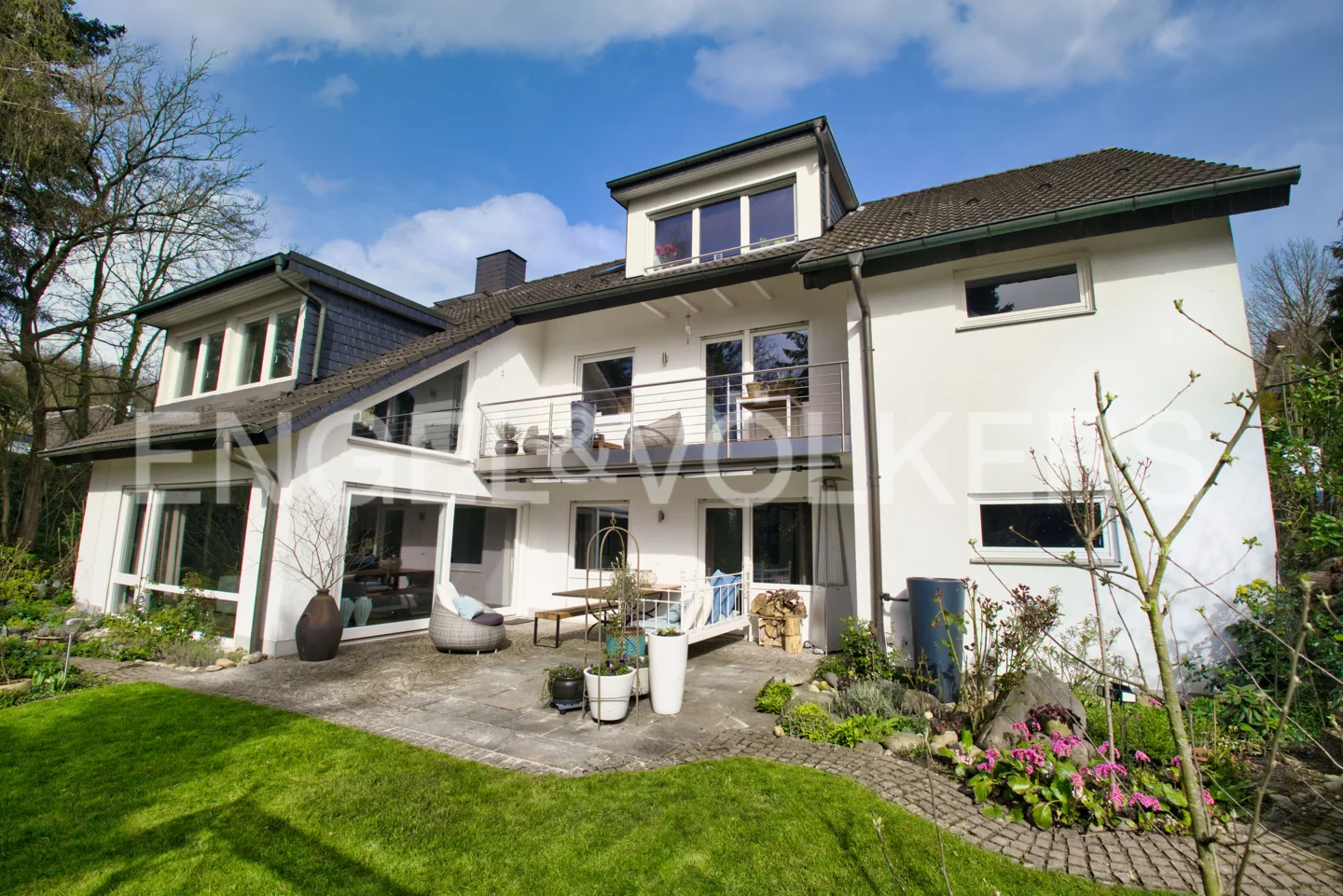 Tolles Haus, schöner Garten, gute Anbindung - Ihr neues Traumhaus in Eppstein!