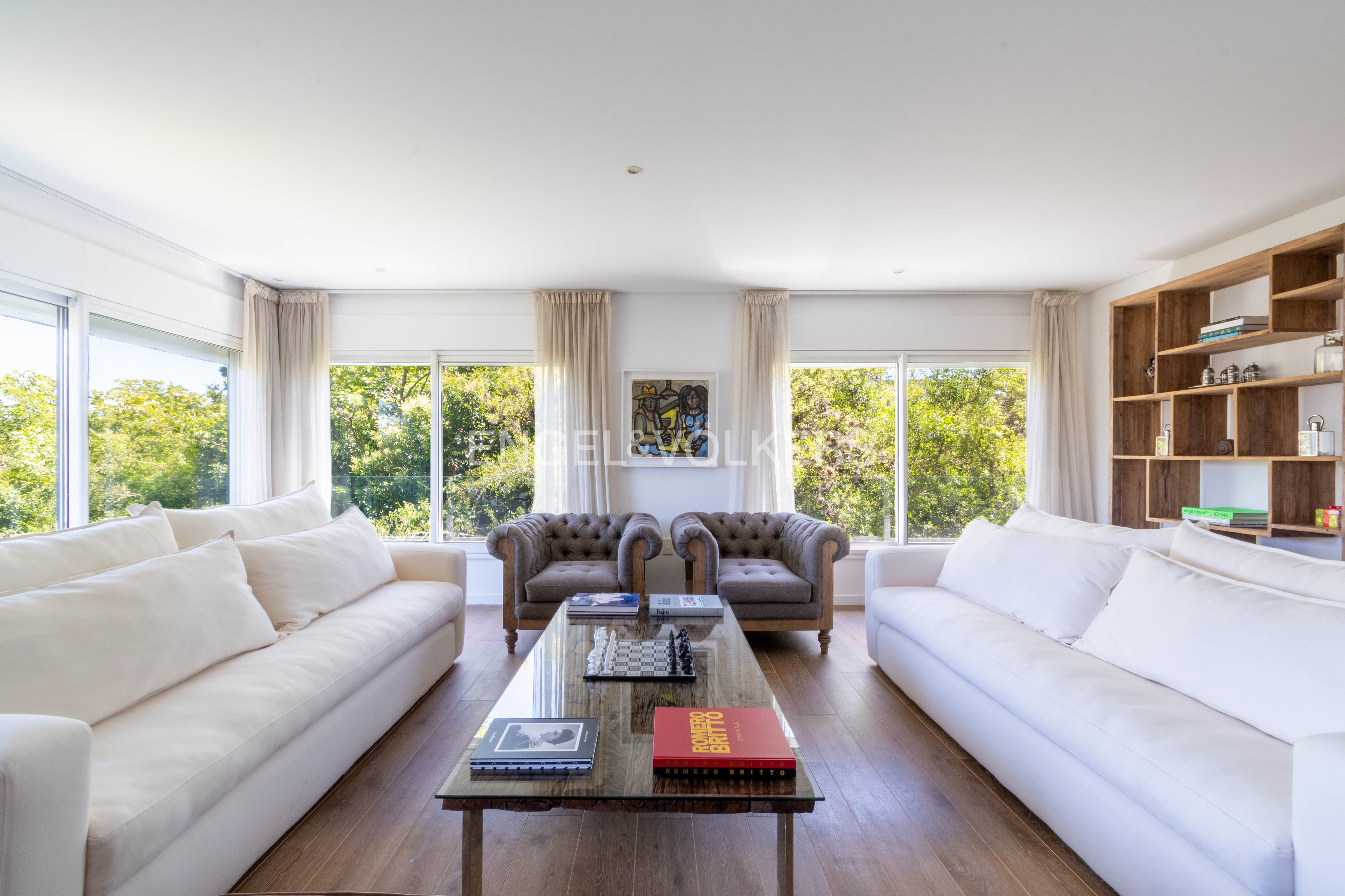 Exclusive 4-Bedroom Apartment for sale in Montevideo - For Sale tenanted