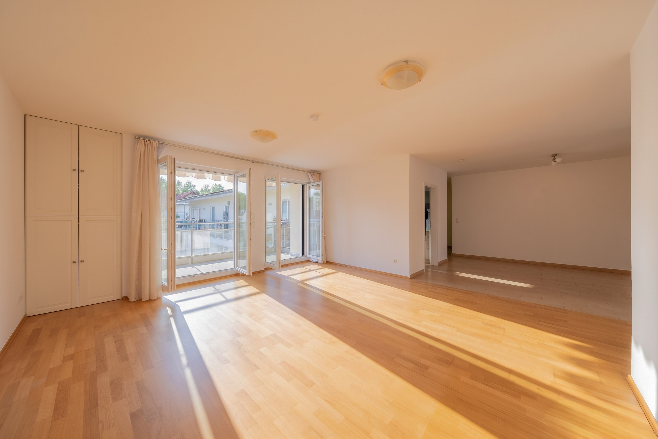 Lichtdurchflutete 4-Zimmer-Wohnung mit Balkon und Aufzug im Herzen von Kelkheim