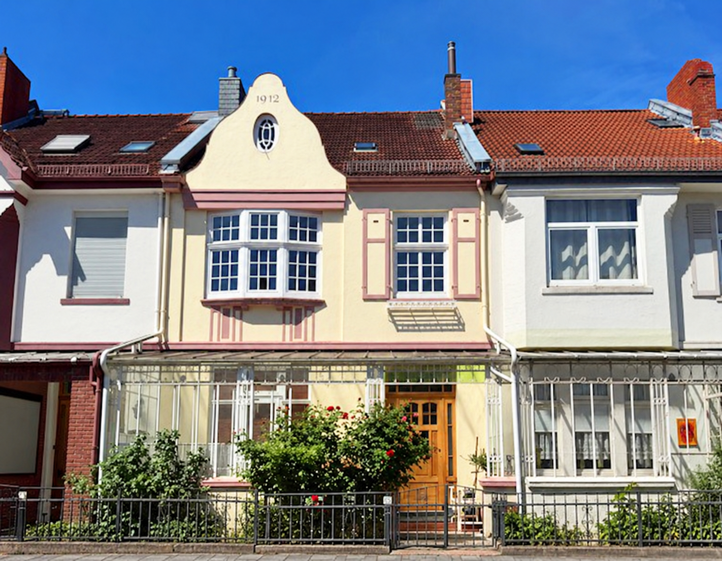 Altbremerhaus von 1912 – vielseitig nutzbar als Mehrfamilien- oder Einfamilienhaus [KI-modifiziert]