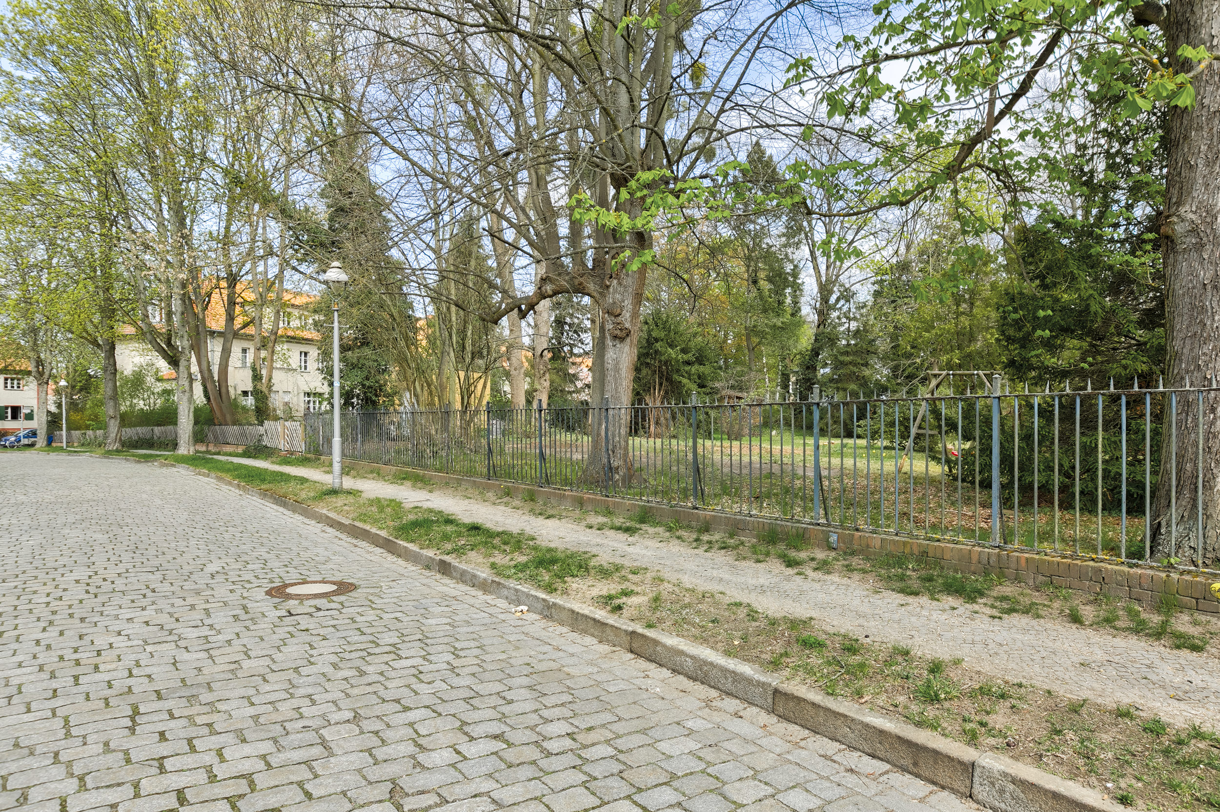 Ruhig gelegenes Baugrundstück in gewachsener Villenlage von Berlin-Zehlendorf