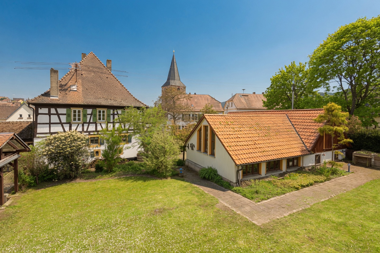 **NEUER PREIS** Historisches Schmuckstück: Charmantes Pfarrhaus mit großem Areal + Nebenhaus