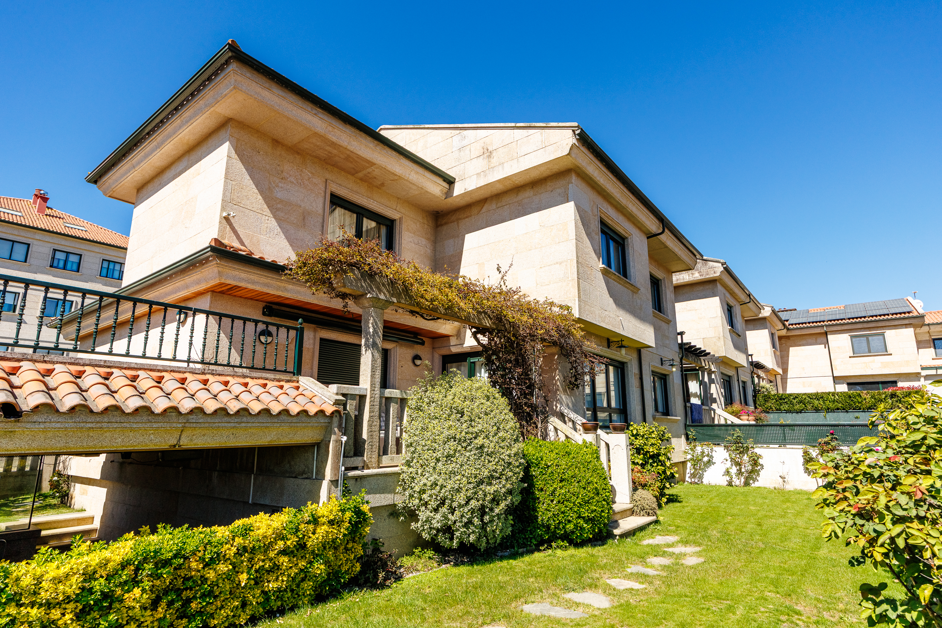 Chalet pareado en el centro de Nigrán