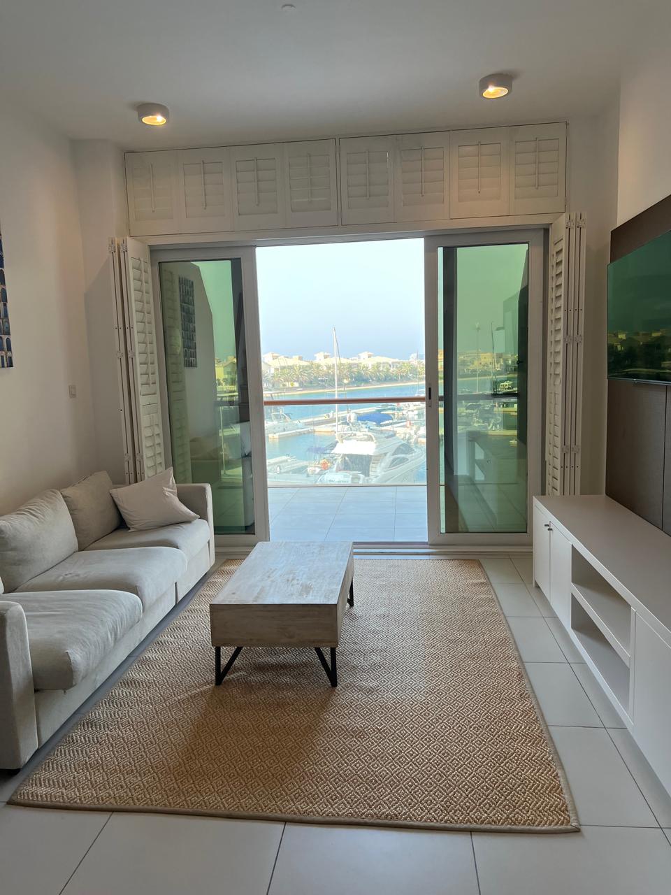 Sea View | Loft | Flexible Cheques