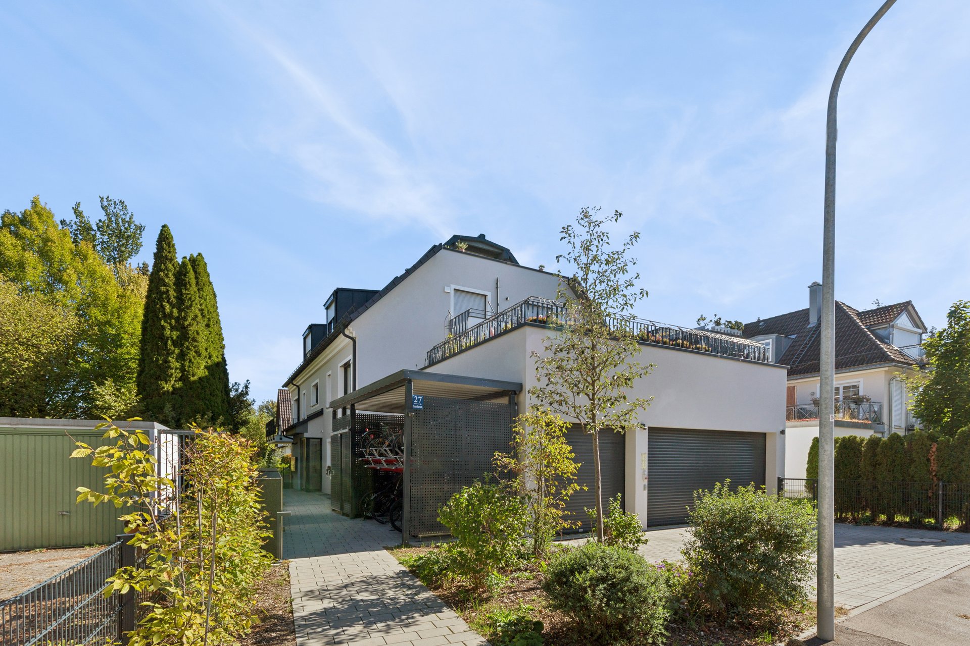 Urban wohnen, im Grünen aufleben – moderne Erdgeschosswohnung mit Garten