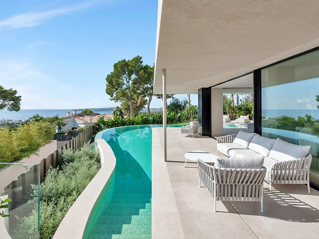 Neue Villa mit Panoramablick aufs Meer