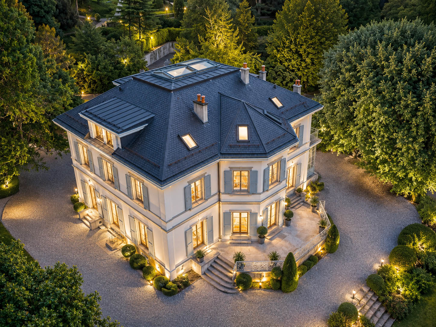 Exceptional property - superb manor house with lake view and access