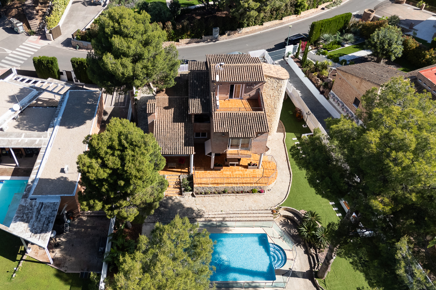 Renovated villa with a dream garden and independent apartment in Los Monasterios