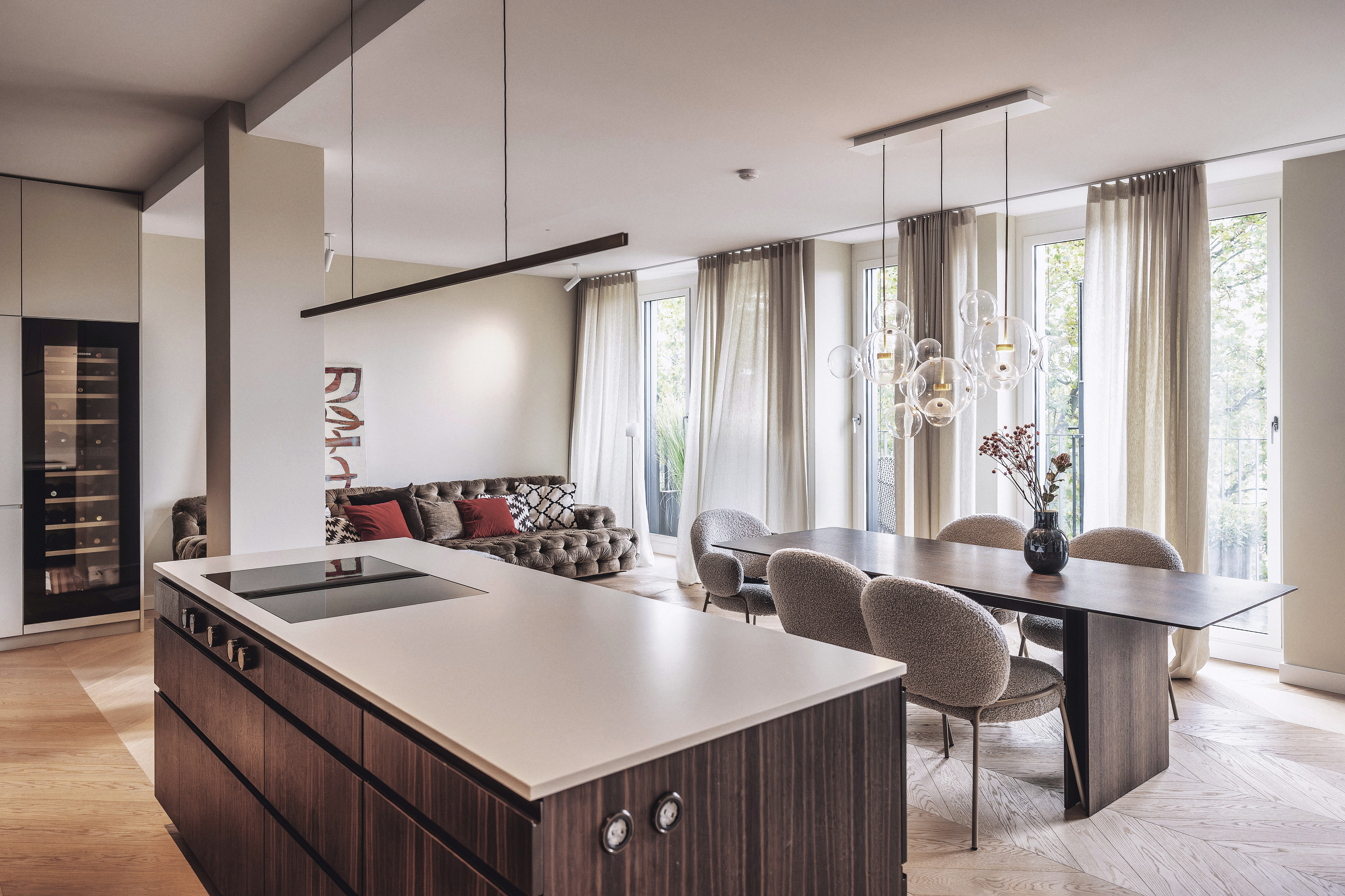 Luxury. Location. Lifestyle. - Design icon on the Spree
