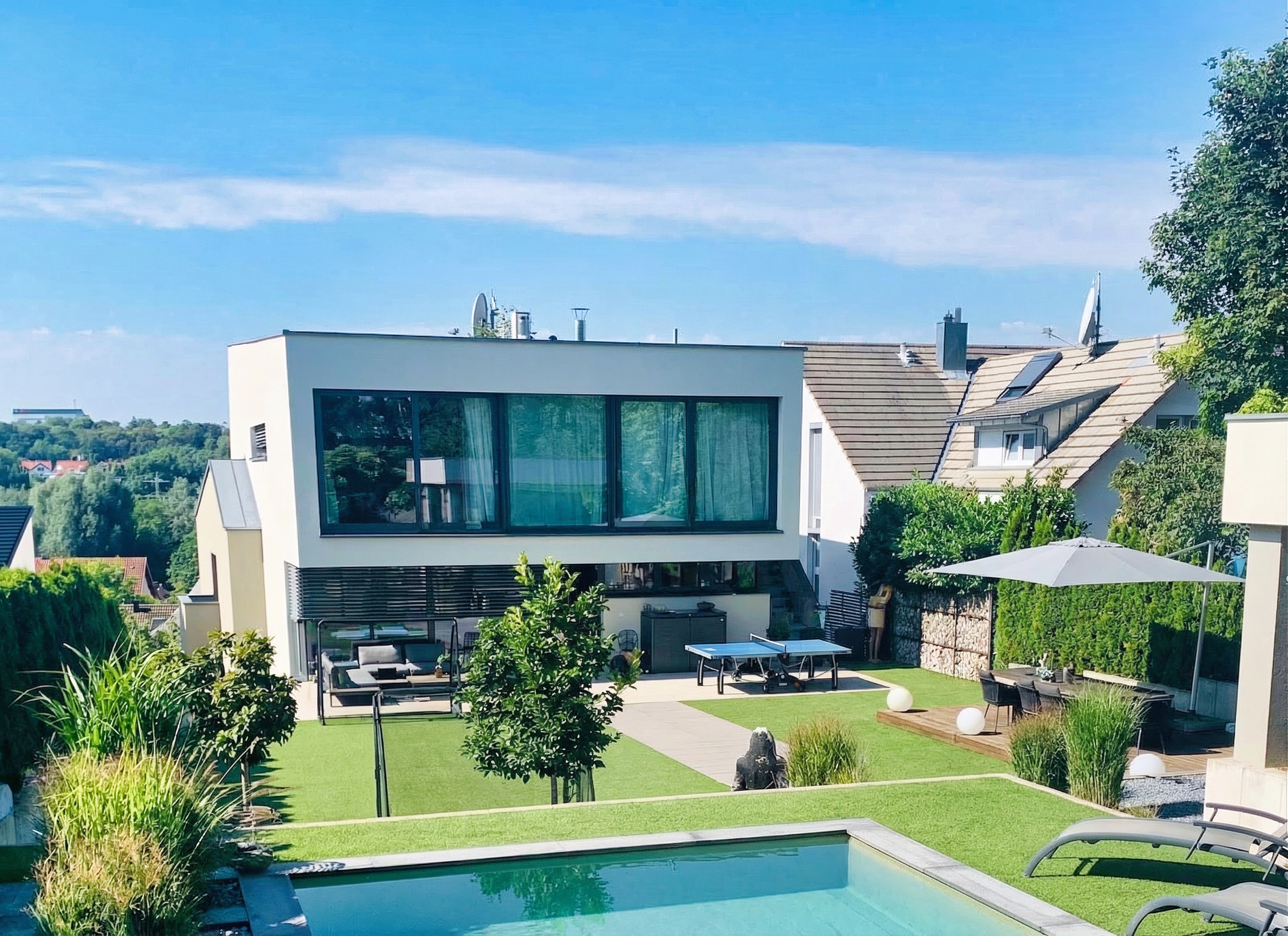 Private Sanctuary – Refined Villa with Expansive Garden Grounds