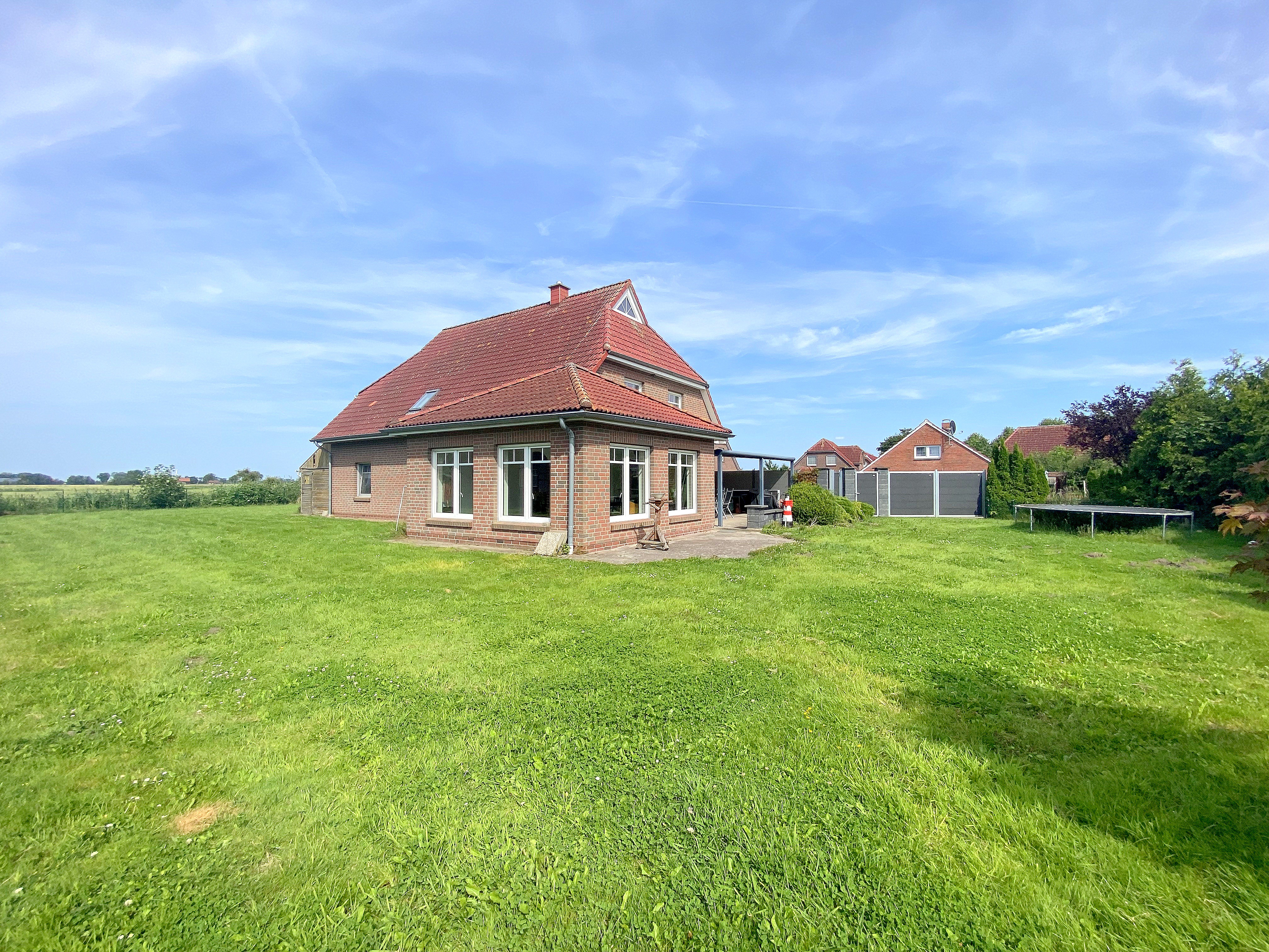 Ländlicher Wohntraum: Großzügiges Friesenhaus mit Weitblick
