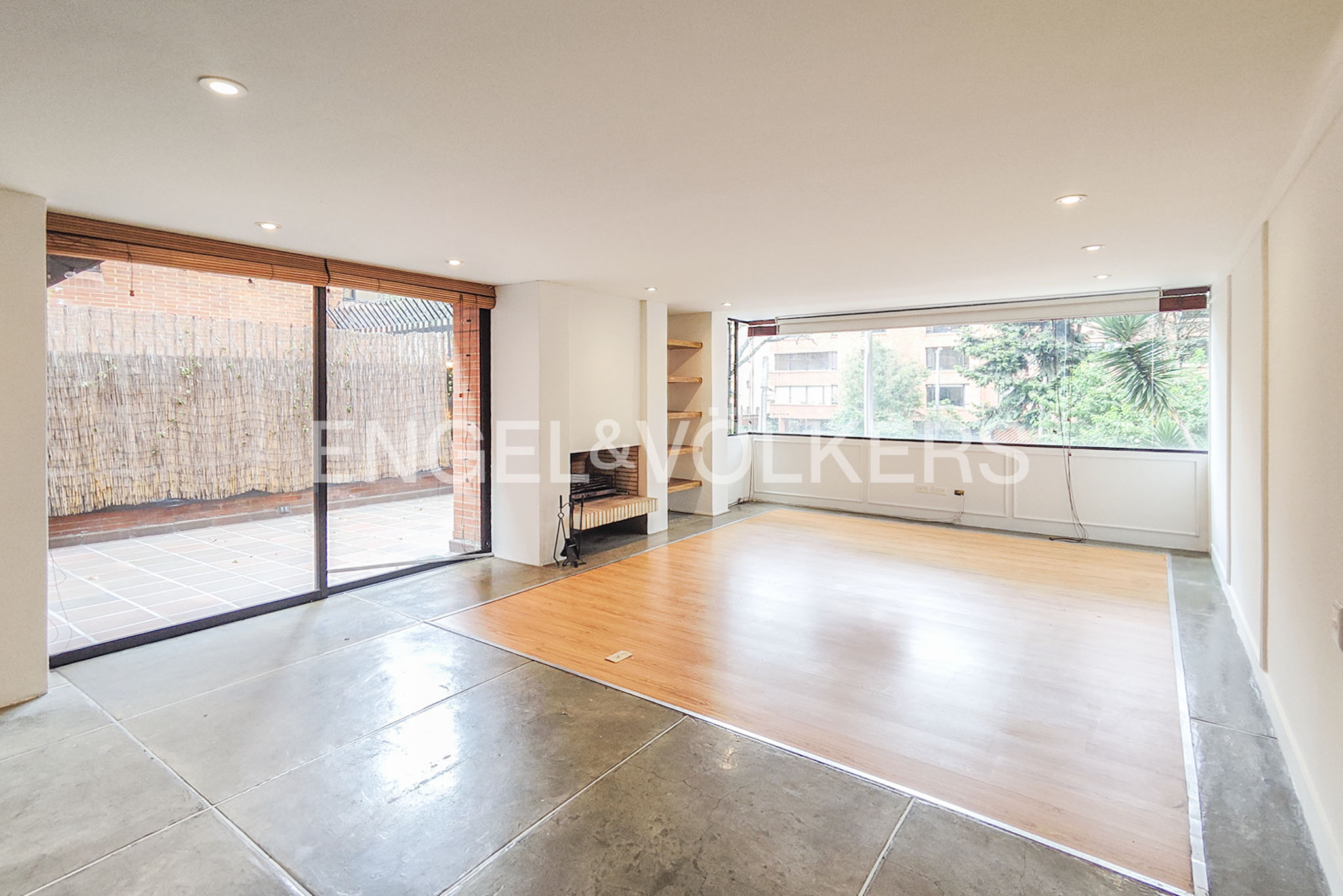 Iluminado apartamento con terraza para arriendo en el Chicó