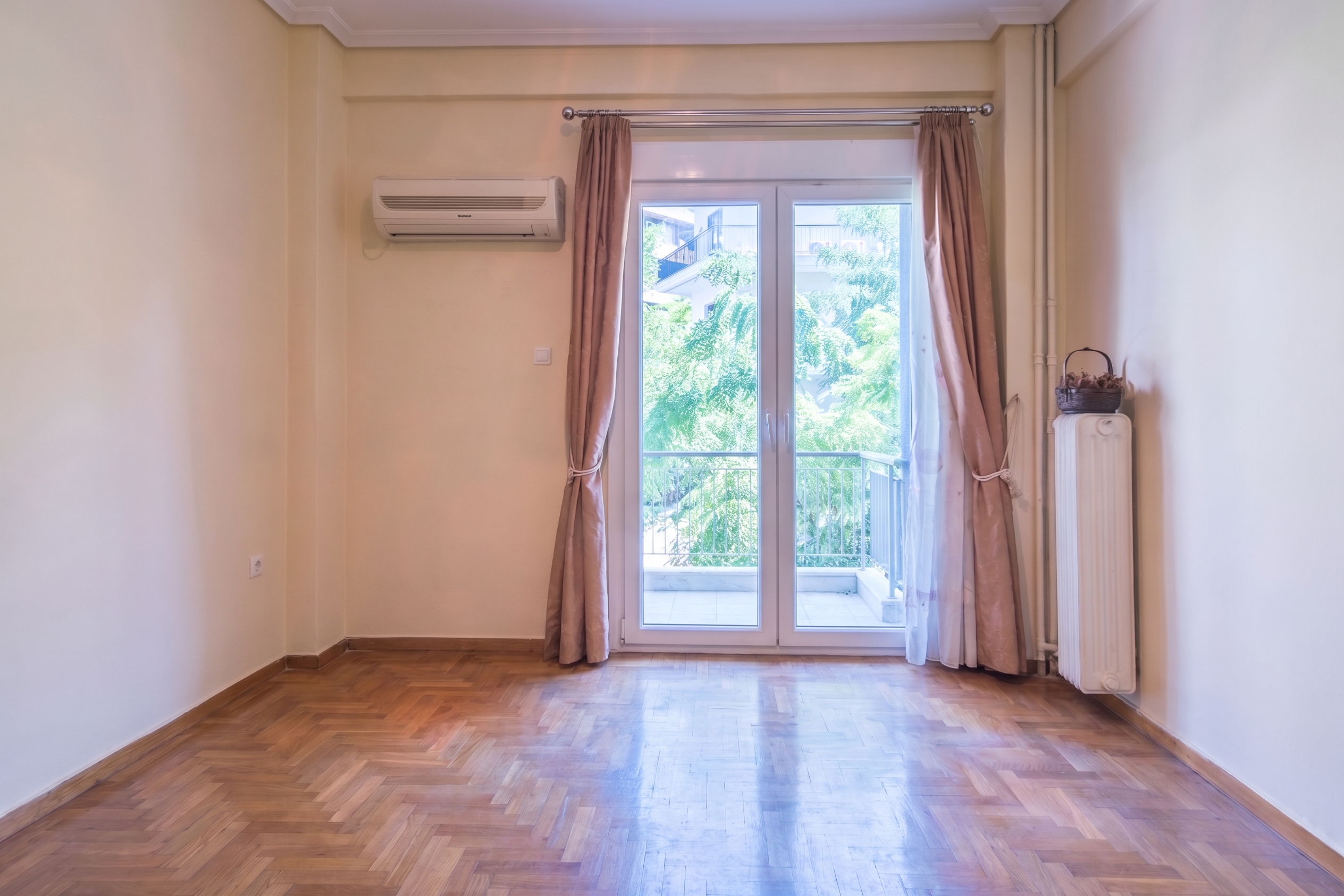 First floor and front facing apartment in central Athens