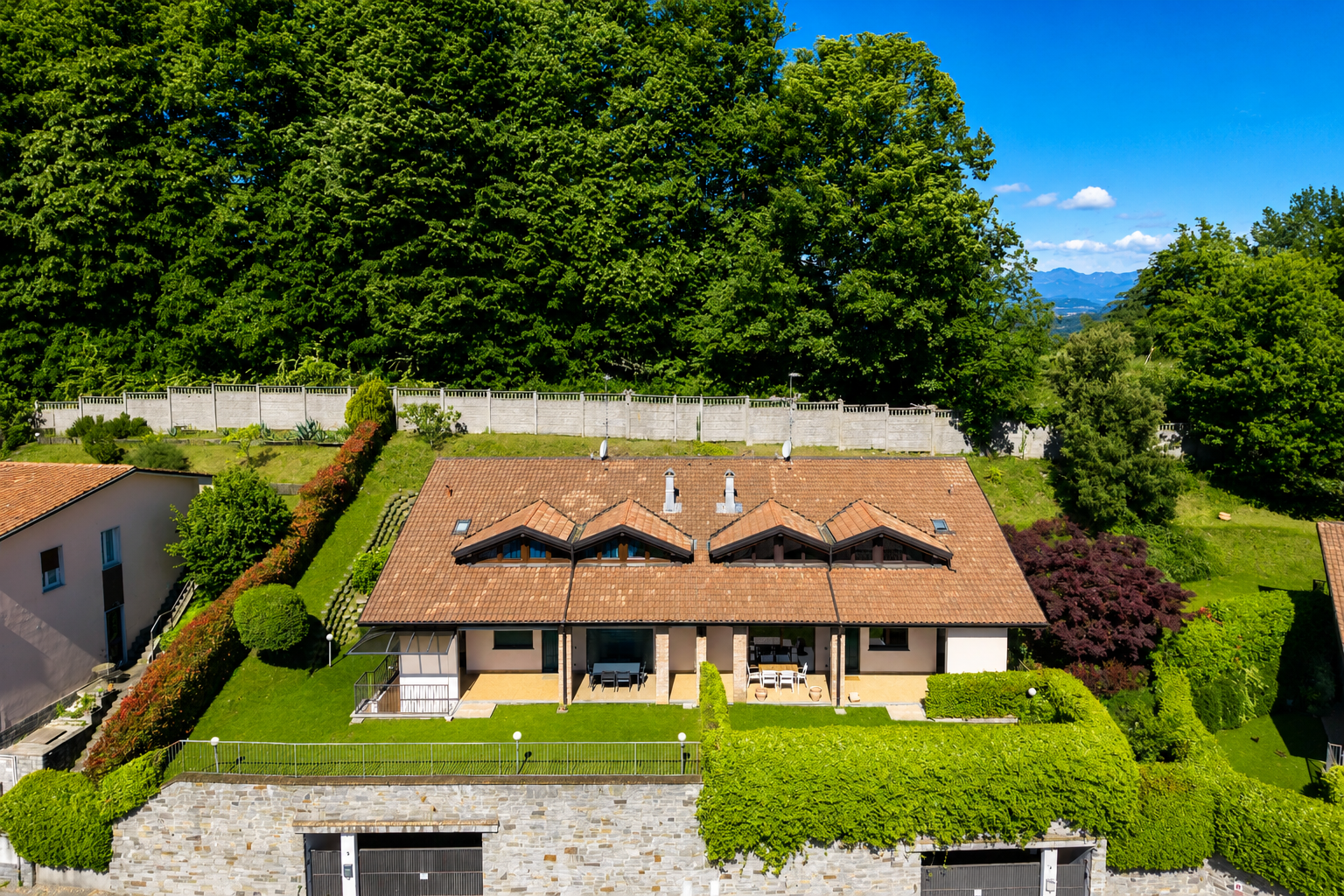 Elegant semi-detached villa section with roof garden and elevator