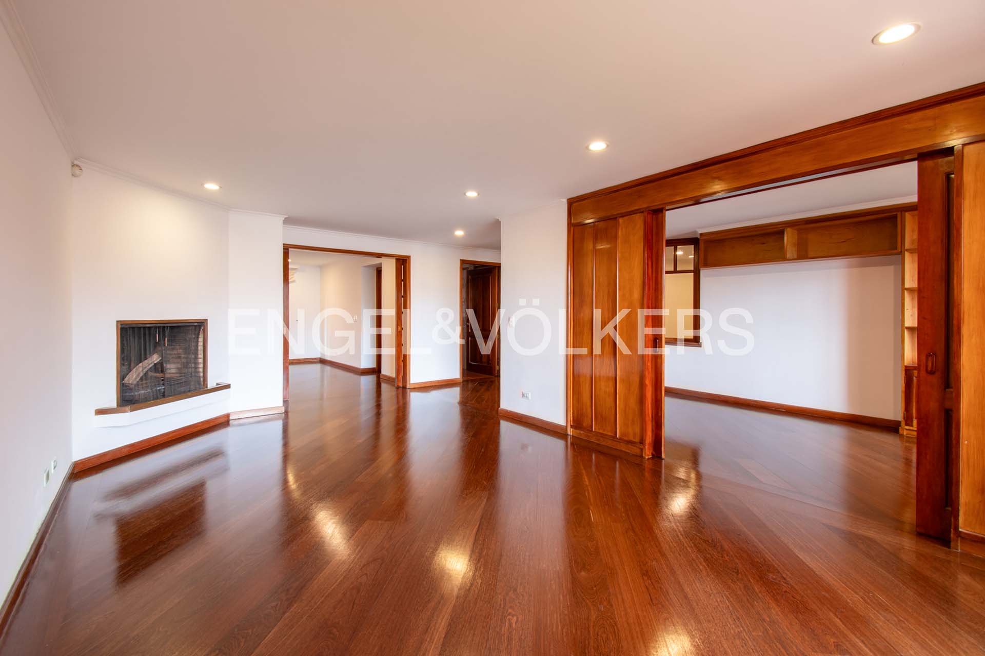 Amplio apartamento para arriendo en Rosales