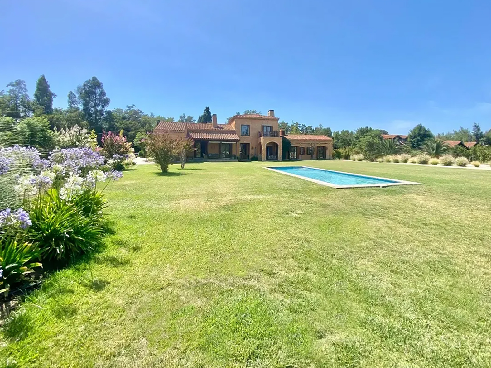 Bajó de Precio!! Impecable casa Provenzal en Las Araucarias