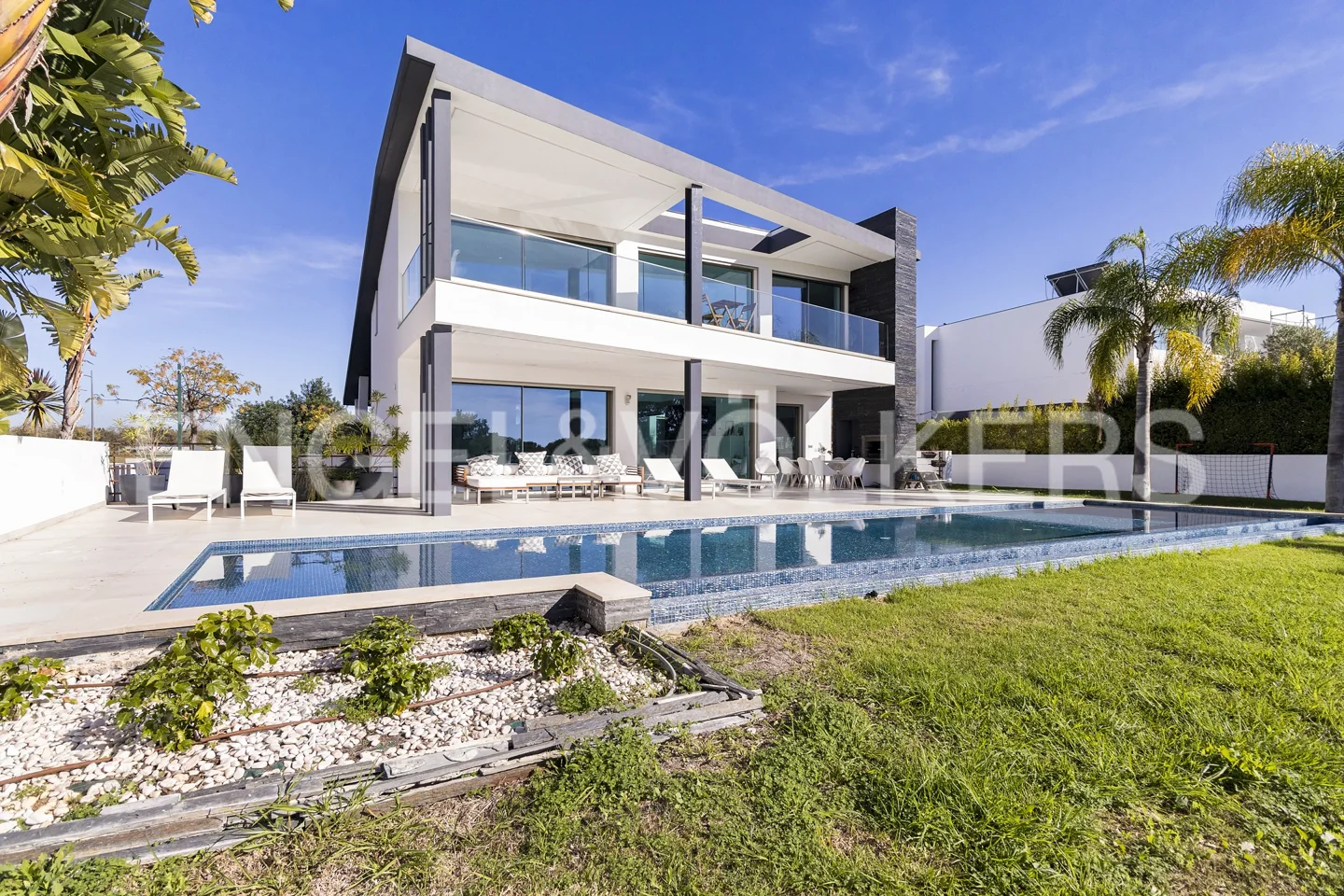 Modern Elegance and Serenity: Discover this 5-Bedroom Residence with Pool, Indoor Garden, and Golf Course View