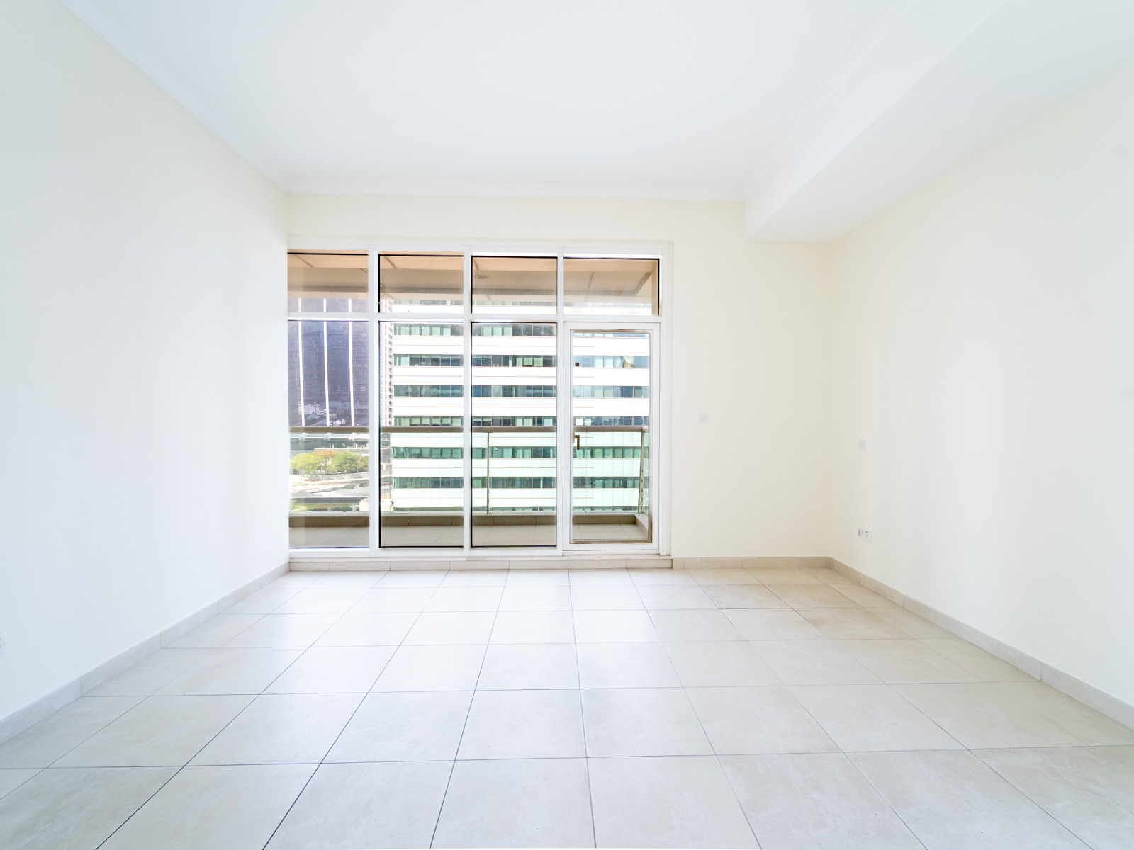 Panoramic Views I Unfurnished I Close to Metro