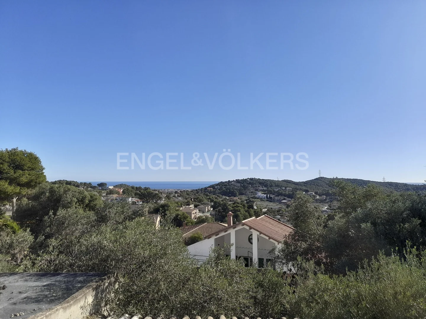 Large urban plot with sea and mountain views