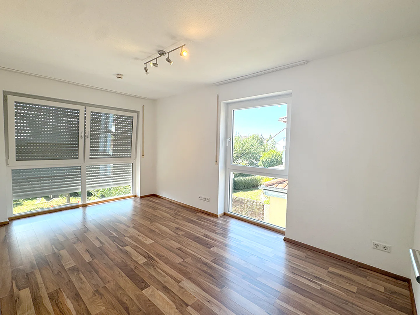 Familienglück mit viel Raum und Weitblick - Photo 1