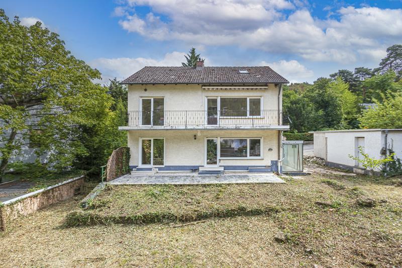 Neustadt-Hambach: Sanierungs-Familienhaus mit viel Potenzial & schönem Grundstück!