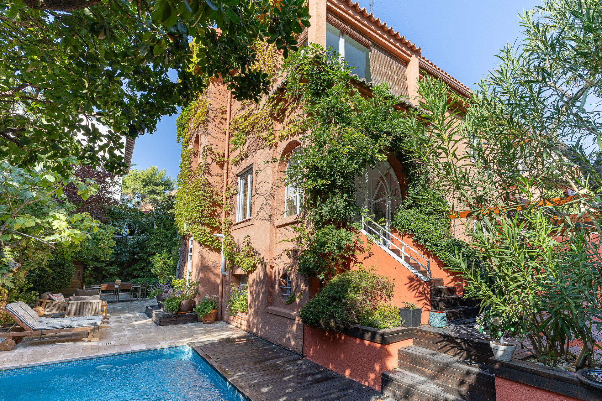 Light, privacy, and family elegance: Exclusive semi-detached home in Ciudad Jardín