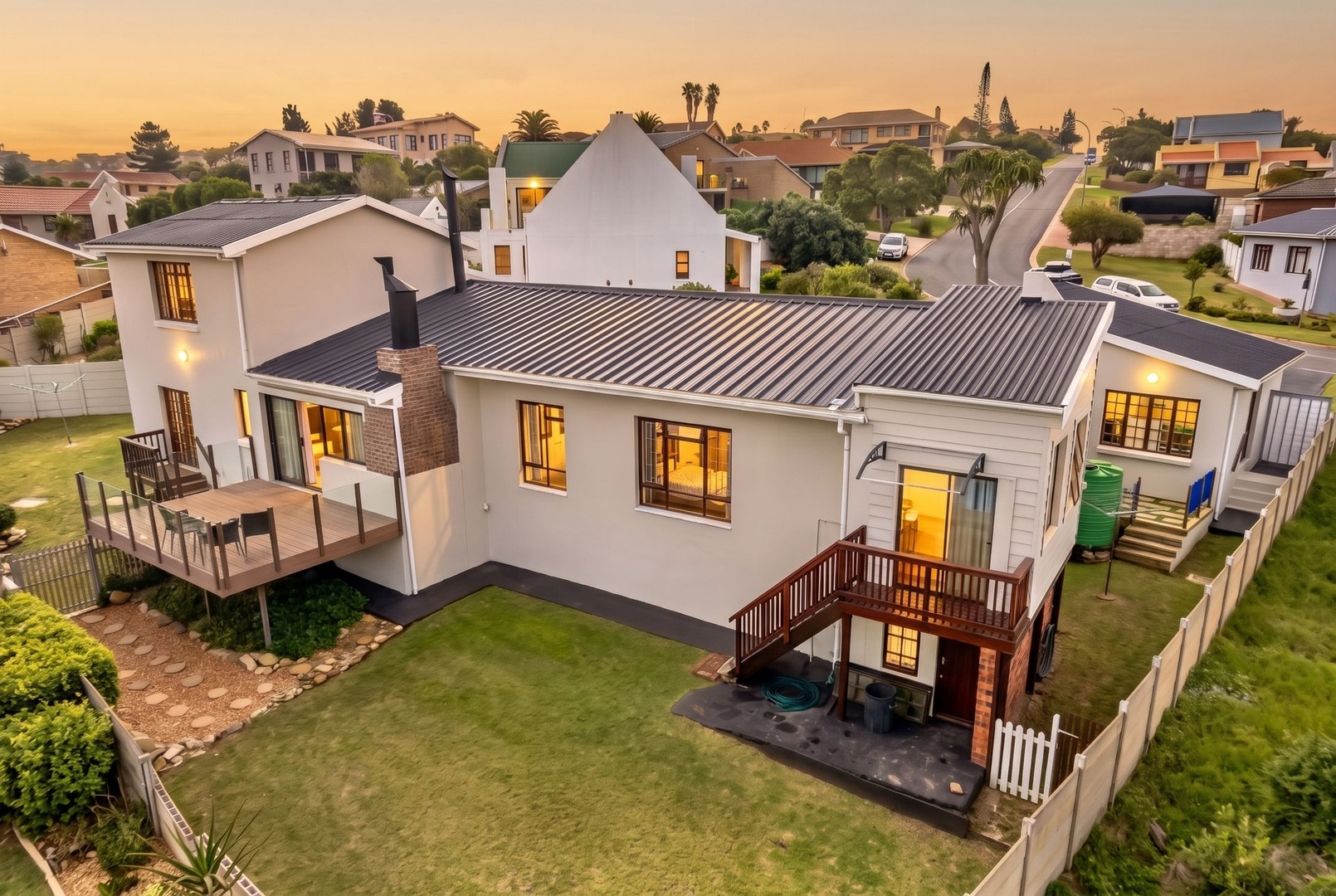 Prime Coastal Investment: Sweeping Ocean Views & Unrivalled Versatility