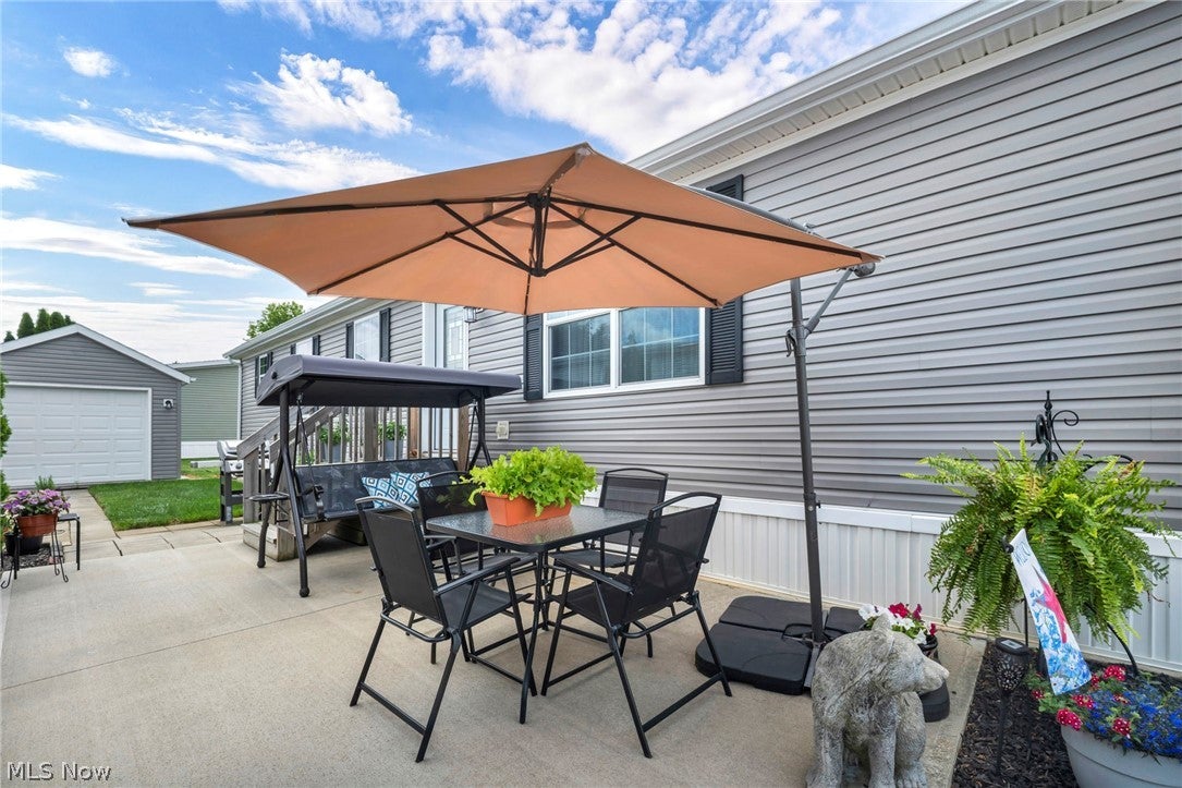 Upgraded 3 Bed, 3 Full Bath Home in Golfway Pines Community